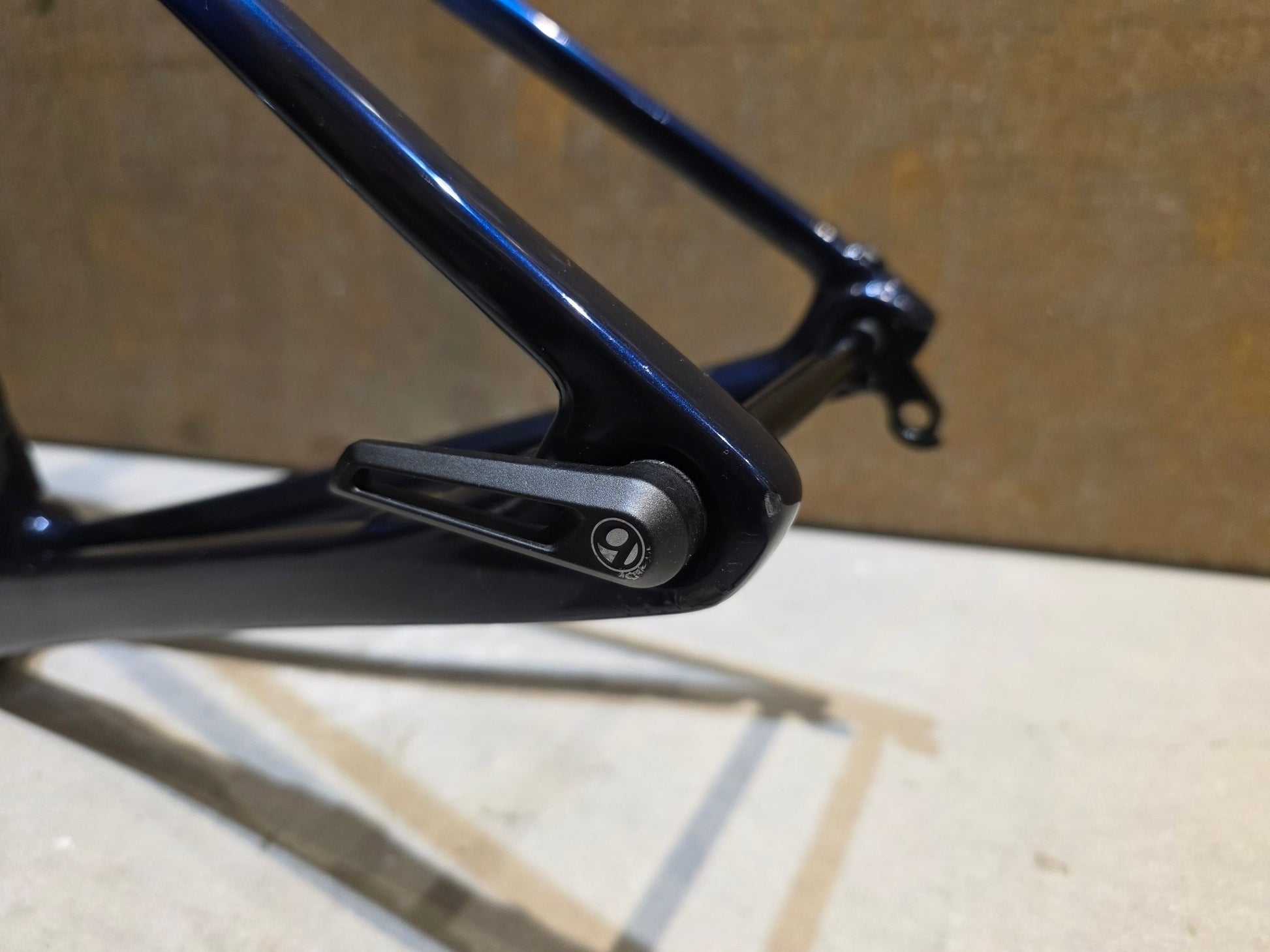 Rennradrahmen von Trek, TREK EMONDA SLR RAHMENSET / PROJECT ONE / DISC / 50CM in variant_title vor USEDBIKES - OB.DE Hintergrund