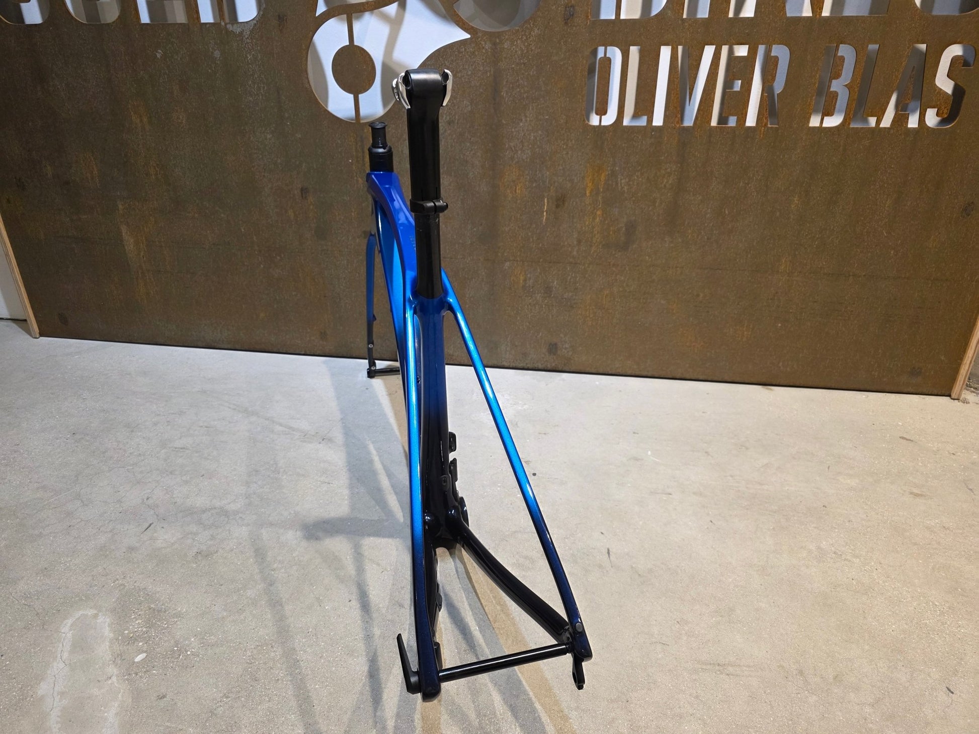 Rennradrahmen von Trek, TREK EMONDA SLR RAHMENSET / PROJECT ONE / DISC / 50CM in variant_title vor USEDBIKES - OB.DE Hintergrund