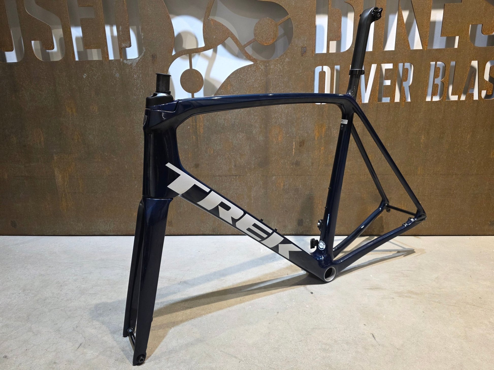 Rennradrahmen von Trek, TREK EMONDA SLR RAHMENSET / PROJECT ONE / DISC / 62CM vor USEDBIKES - OB.DE Hintergrund