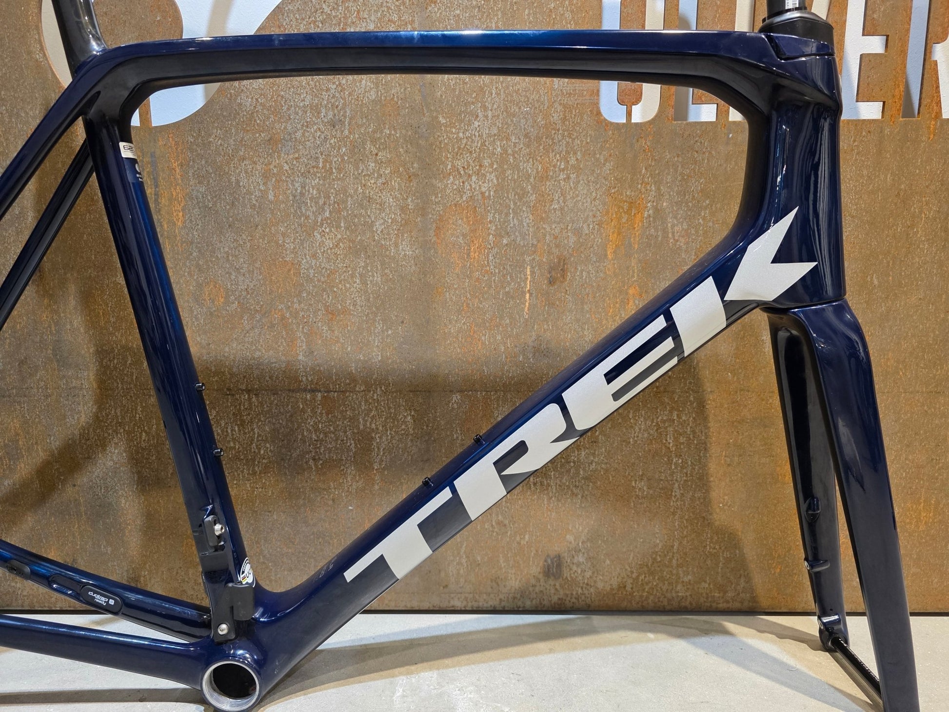 Rennradrahmen von Trek, TREK EMONDA SLR RAHMENSET / PROJECT ONE / DISC / 62CM vor USEDBIKES - OB.DE Hintergrund