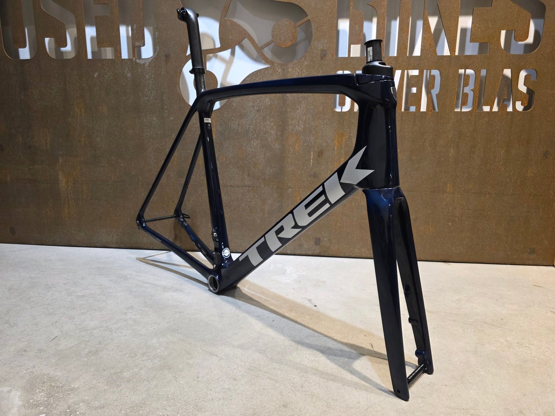 Rennradrahmen von Trek, TREK EMONDA SLR RAHMENSET / PROJECT ONE / DISC / 62CM vor USEDBIKES - OB.DE Hintergrund