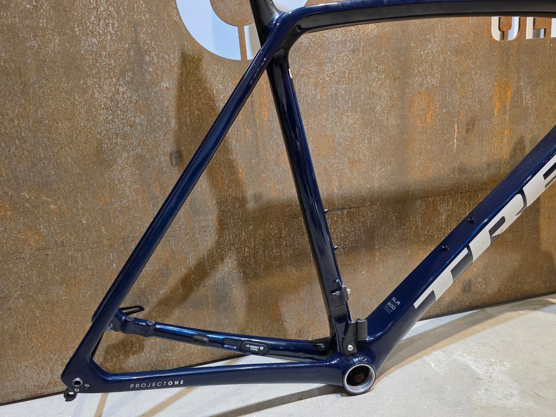 Rennradrahmen von Trek, TREK EMONDA SLR RAHMENSET / PROJECT ONE / DISC / 62CM vor USEDBIKES - OB.DE Hintergrund