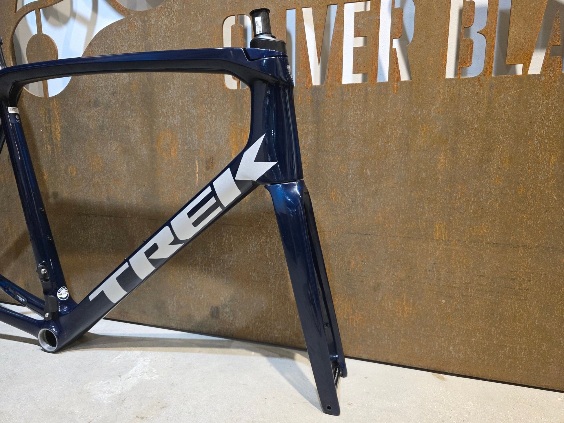 Rennradrahmen von Trek, TREK EMONDA SLR RAHMENSET / PROJECT ONE / DISC / 62CM vor USEDBIKES - OB.DE Hintergrund