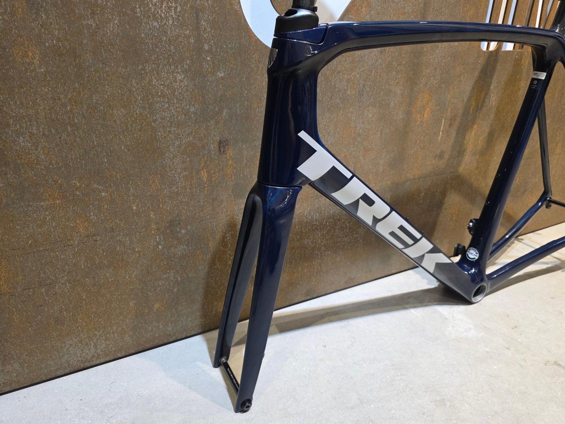 Rennradrahmen von Trek, TREK EMONDA SLR RAHMENSET / PROJECT ONE / DISC / 62CM vor USEDBIKES - OB.DE Hintergrund