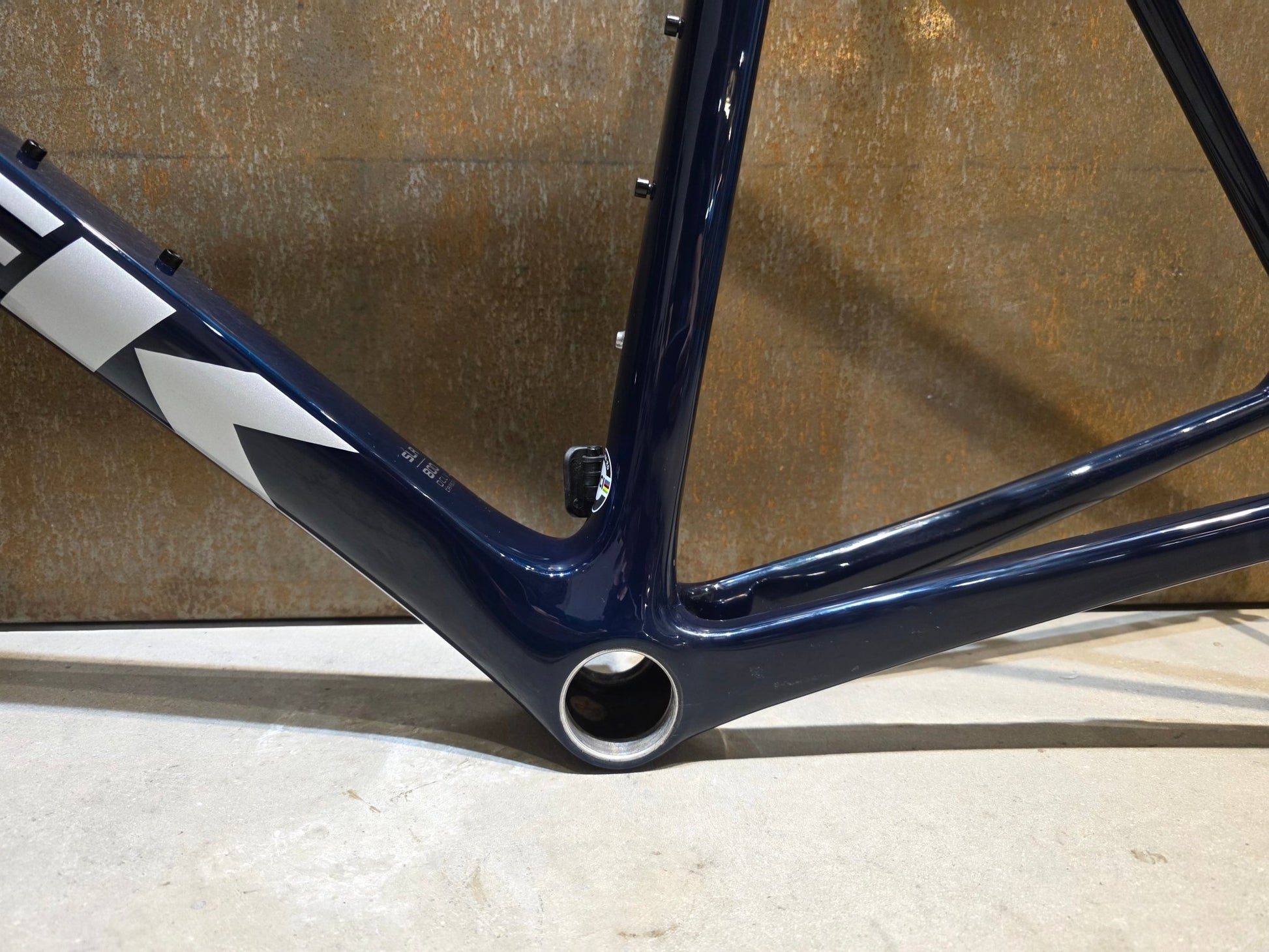 Rennradrahmen von Trek, TREK EMONDA SLR RAHMENSET / PROJECT ONE / DISC / 62CM vor USEDBIKES - OB.DE Hintergrund