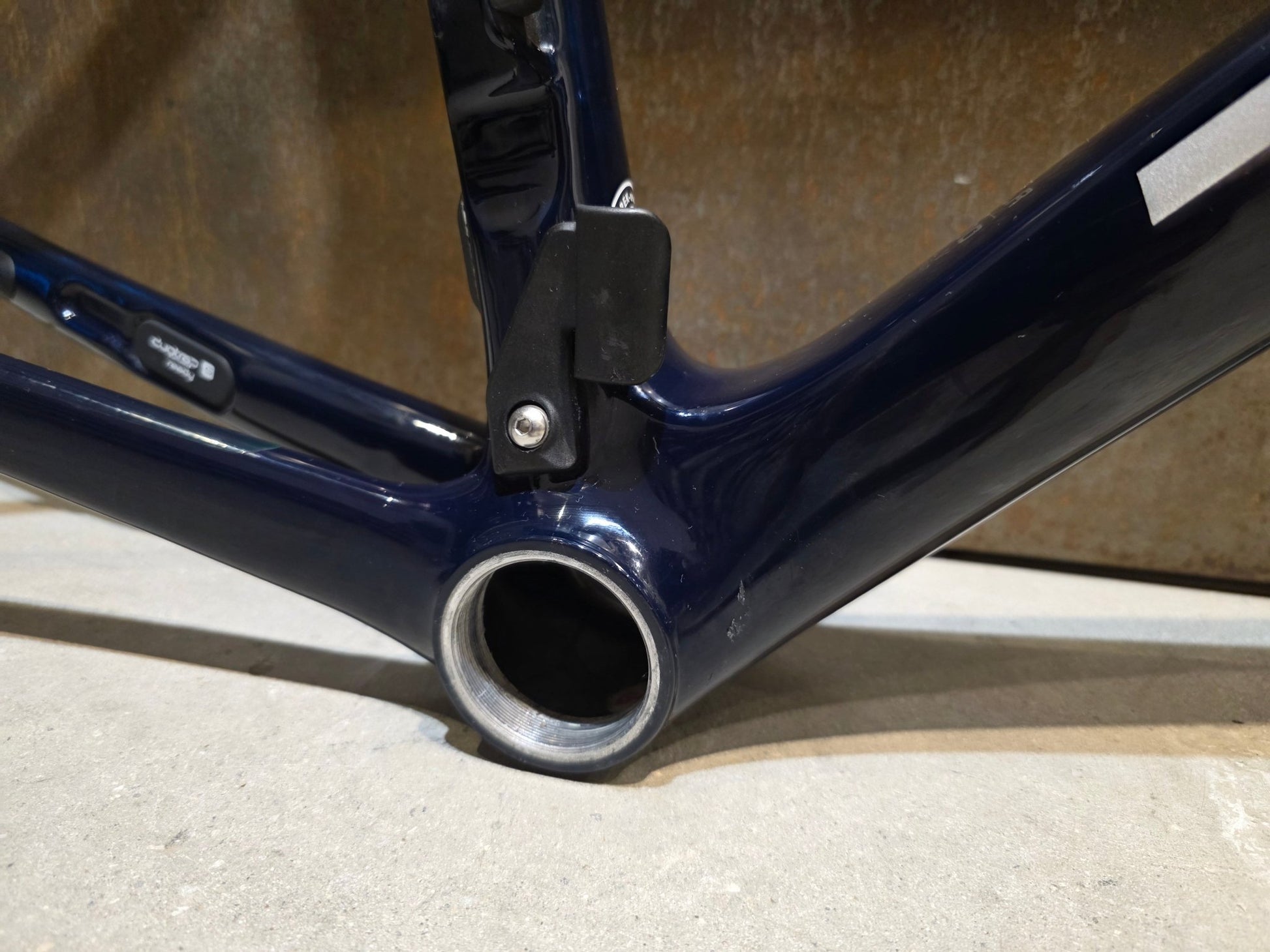 Rennradrahmen von Trek, TREK EMONDA SLR RAHMENSET / PROJECT ONE / DISC / 62CM vor USEDBIKES - OB.DE Hintergrund