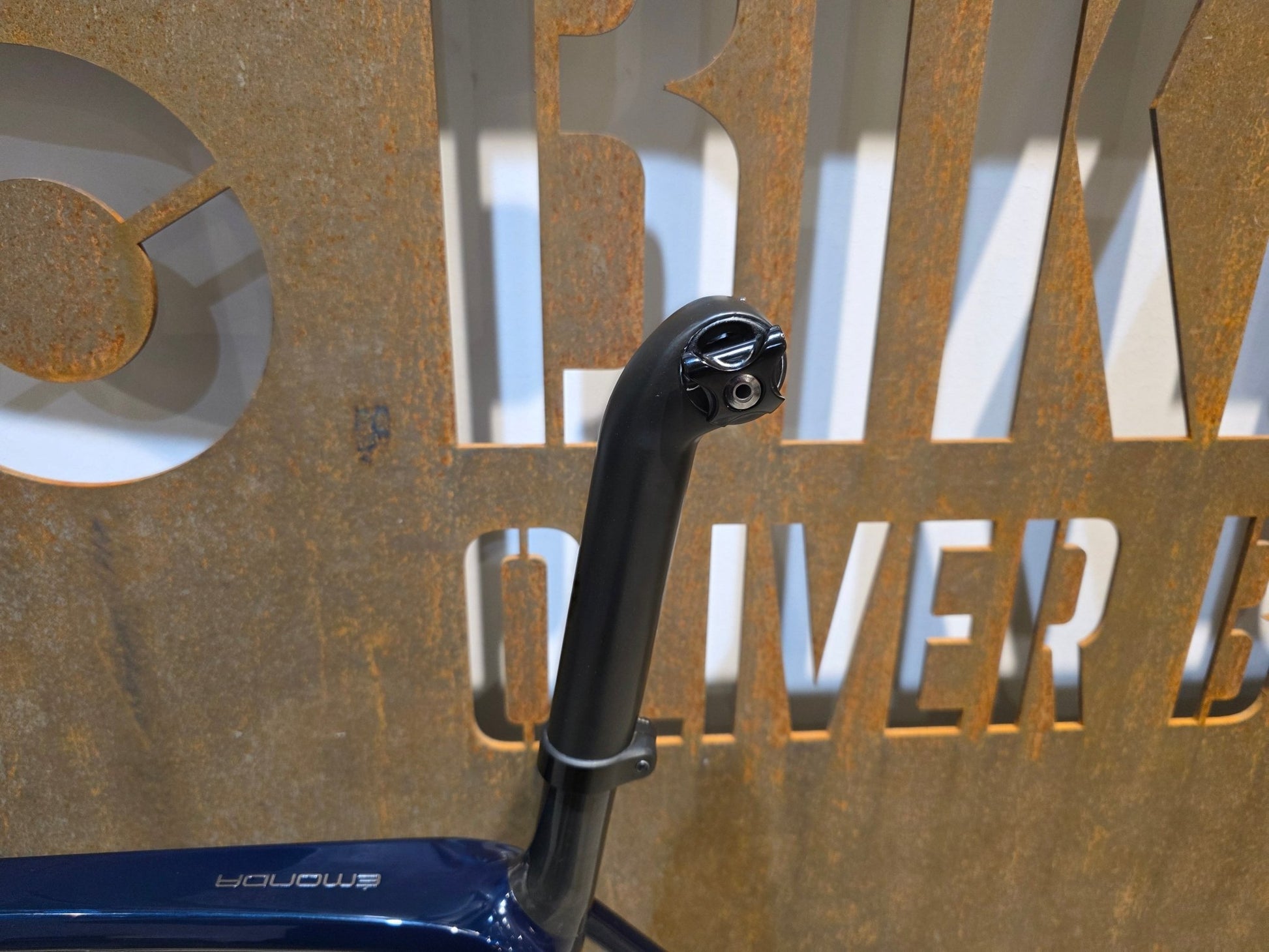 Rennradrahmen von Trek, TREK EMONDA SLR RAHMENSET / PROJECT ONE / DISC / 62CM vor USEDBIKES - OB.DE Hintergrund