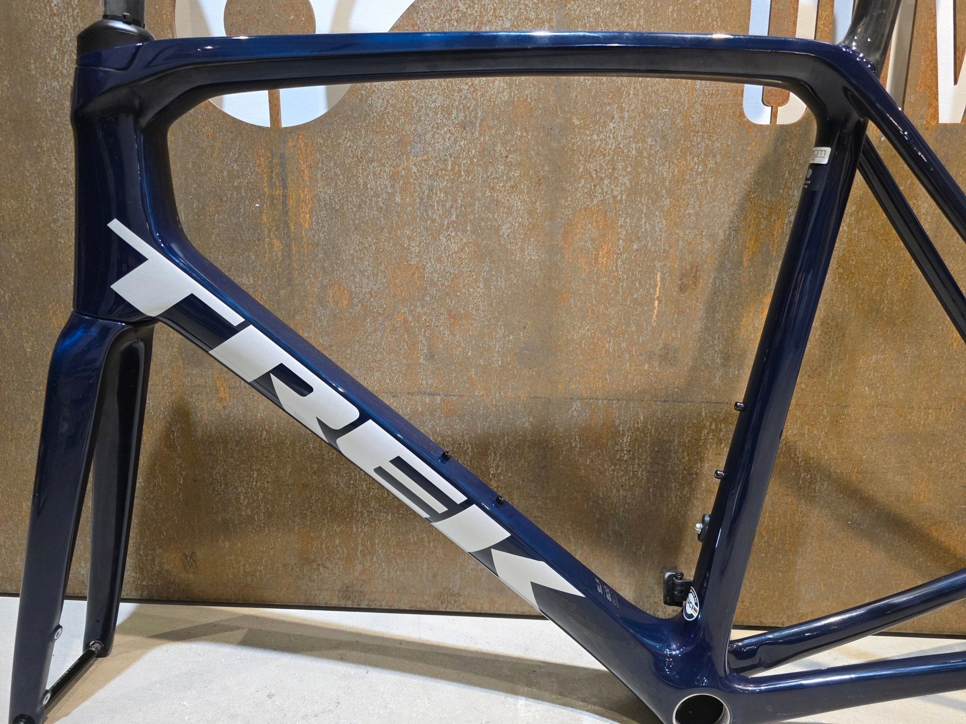 Rennradrahmen von Trek, TREK EMONDA SLR RAHMENSET / PROJECT ONE / DISC / 62CM vor USEDBIKES - OB.DE Hintergrund