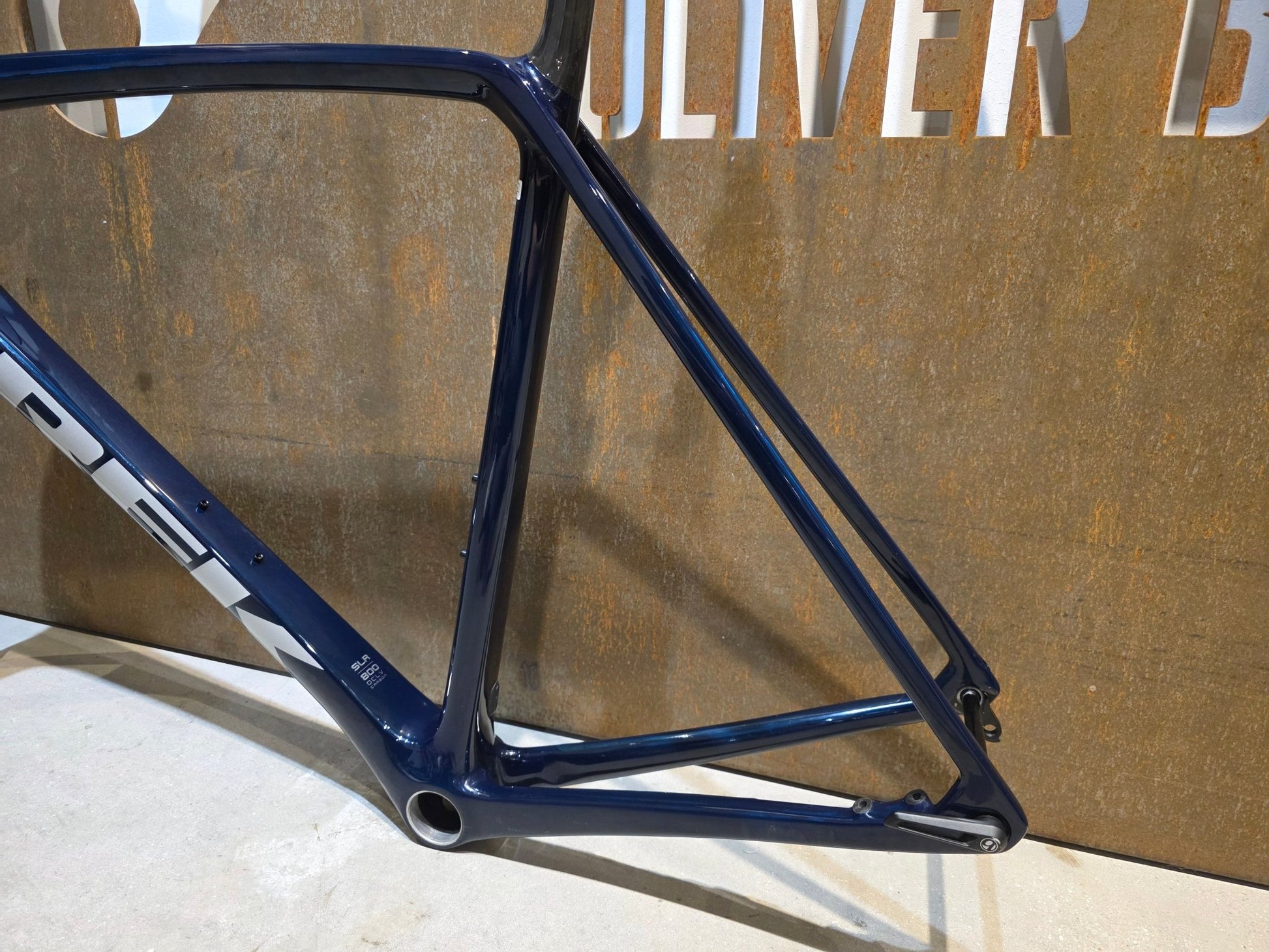 Rennradrahmen von Trek, TREK EMONDA SLR RAHMENSET / PROJECT ONE / DISC / 62CM vor USEDBIKES - OB.DE Hintergrund