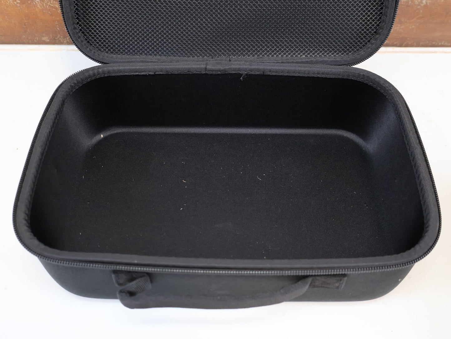 Taschen & Rucksäcke von Trek, TREK EVA ZUBEHÖRTASCHE / UNIVERSAL HARTSCHALENBOX FÜR PARTS & WERKZEUG vor USEDBIKES-OB.DE Hintergrund