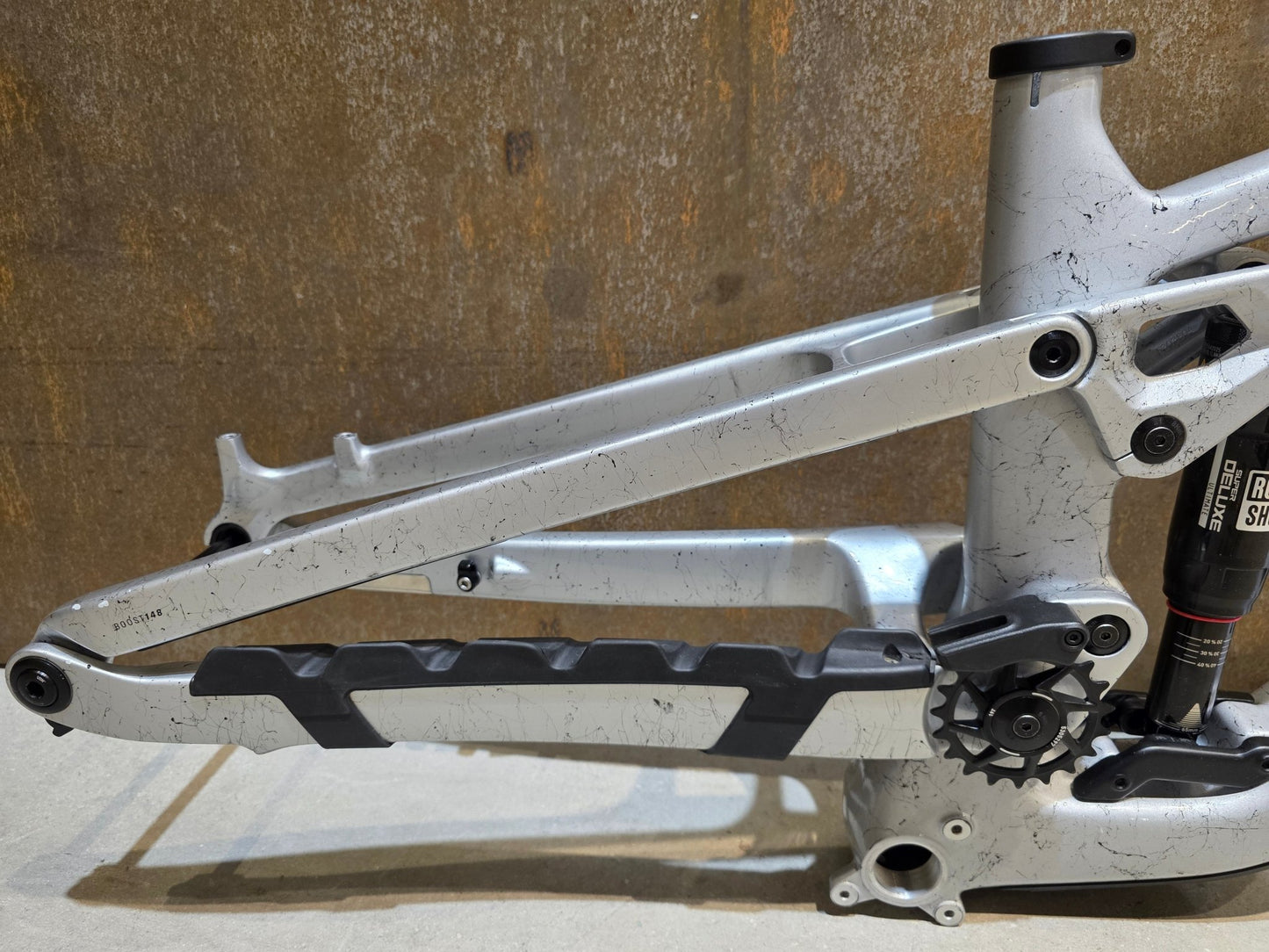 Mountainbikerahmen von Trek, TREK FACTORY RACING SLASH C GEN 6 FRAMESET / M vor USEDBIKES - OB.DE Hintergrund