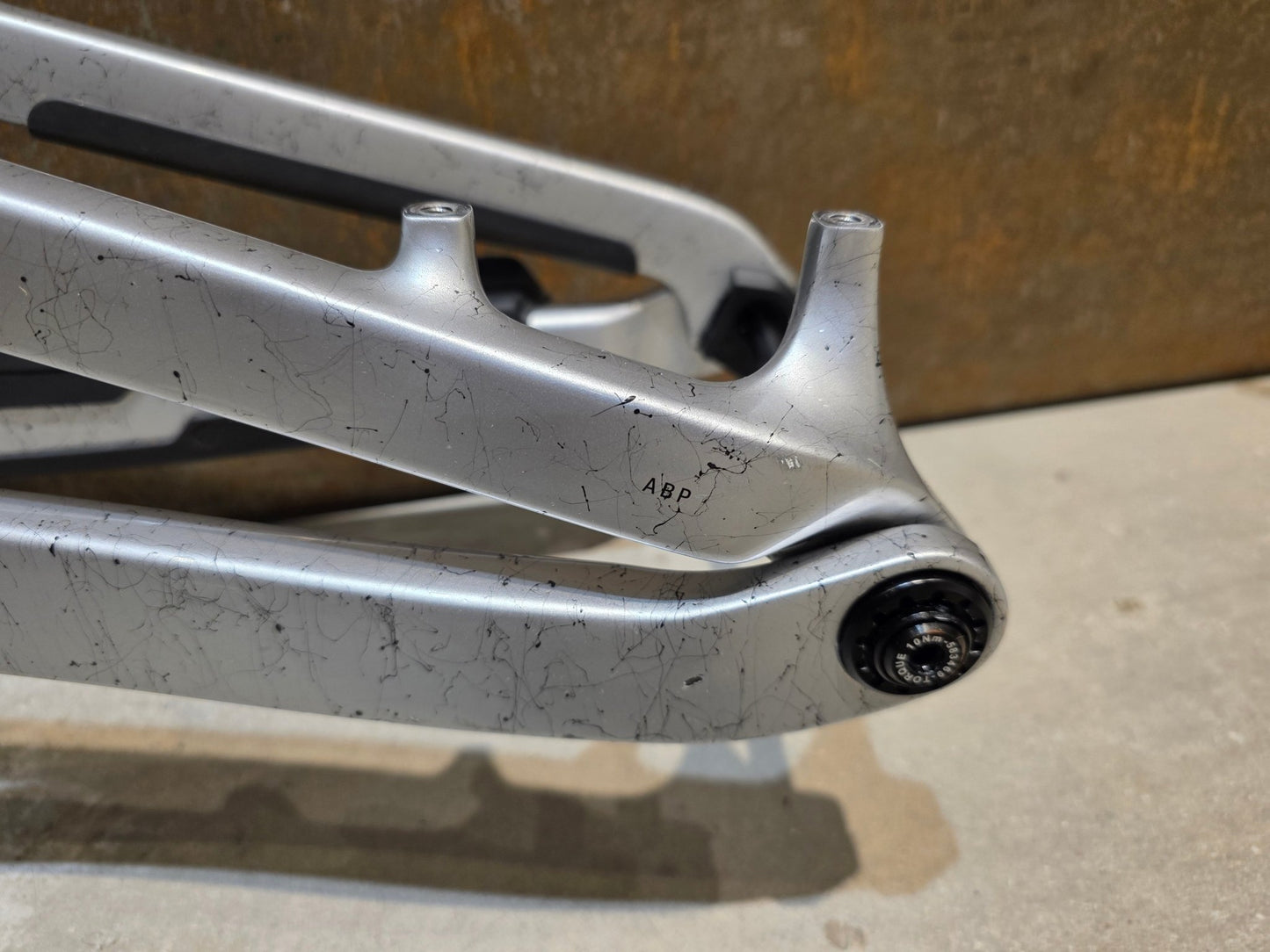 Mountainbikerahmen von Trek, TREK FACTORY RACING SLASH C GEN 6 FRAMESET / M vor USEDBIKES - OB.DE Hintergrund