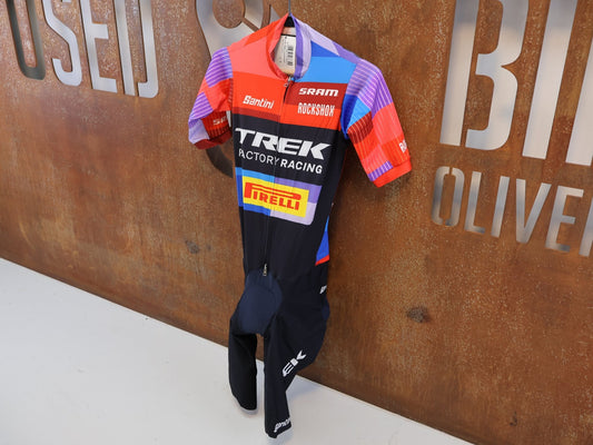 Herrenbekleidung - TFR von Santini, TREK FACTORY RACING XC RACE SUIT / EINTEILER / HERREN vor USEDBIKES-OB.DE Hintergrund