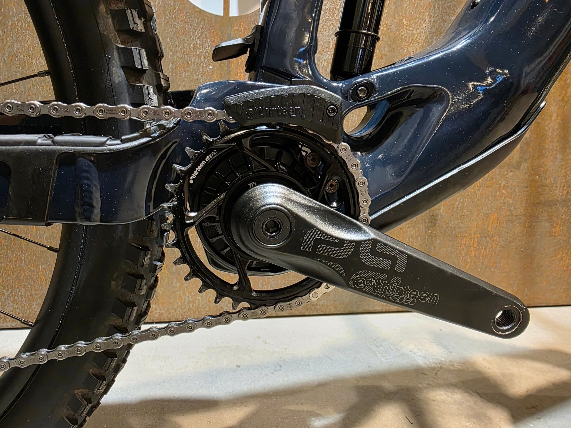 E - Mountainbike von Trek, TREK FUEL EXe 8 XT / XL in variant_title vor USEDBIKES - OB.DE Hintergrund