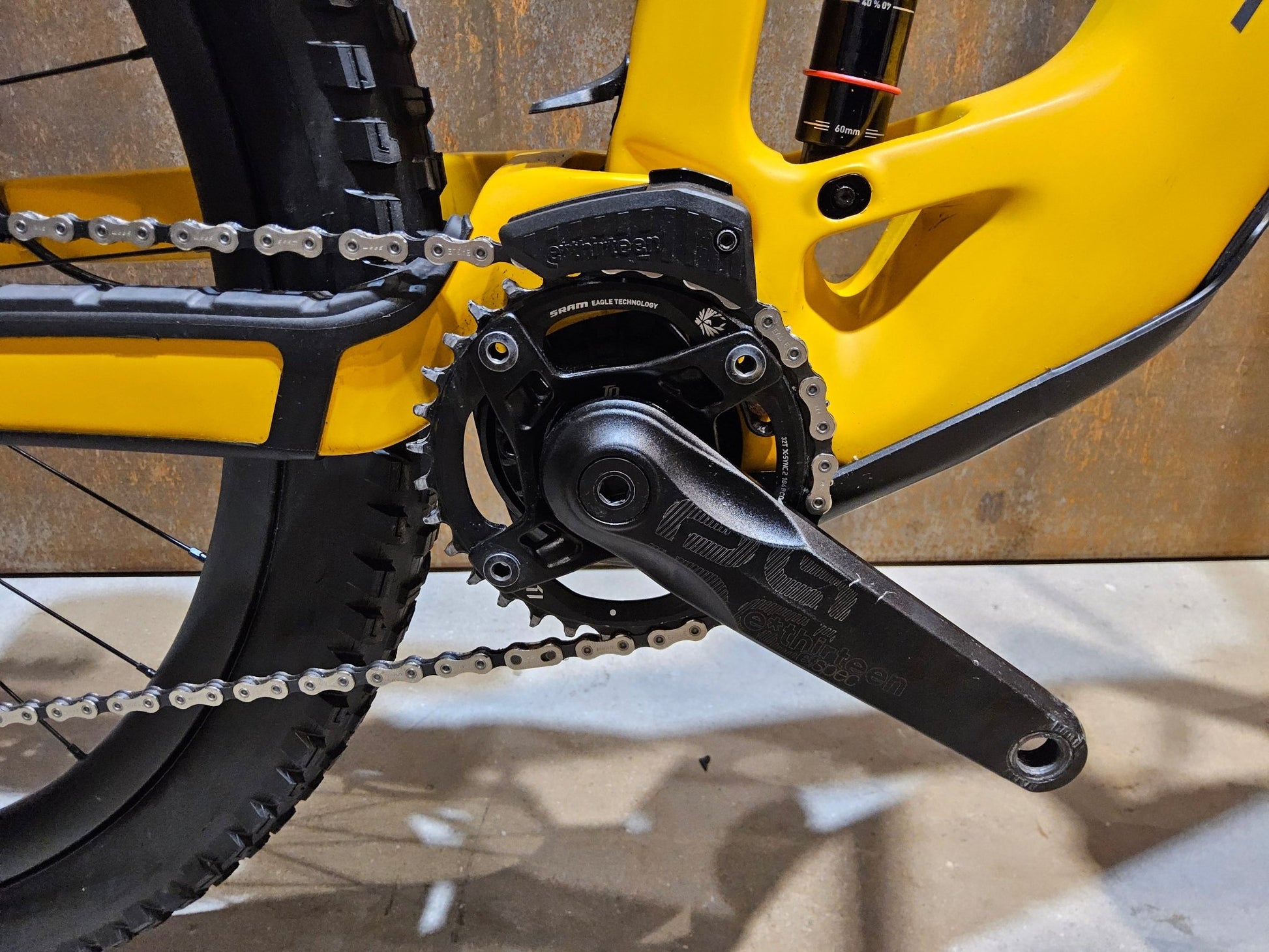 E - Mountainbike von Trek, TREK FUEL EXe 9.8 GX AXS / S in variant_title vor USEDBIKES - OB.DE Hintergrund