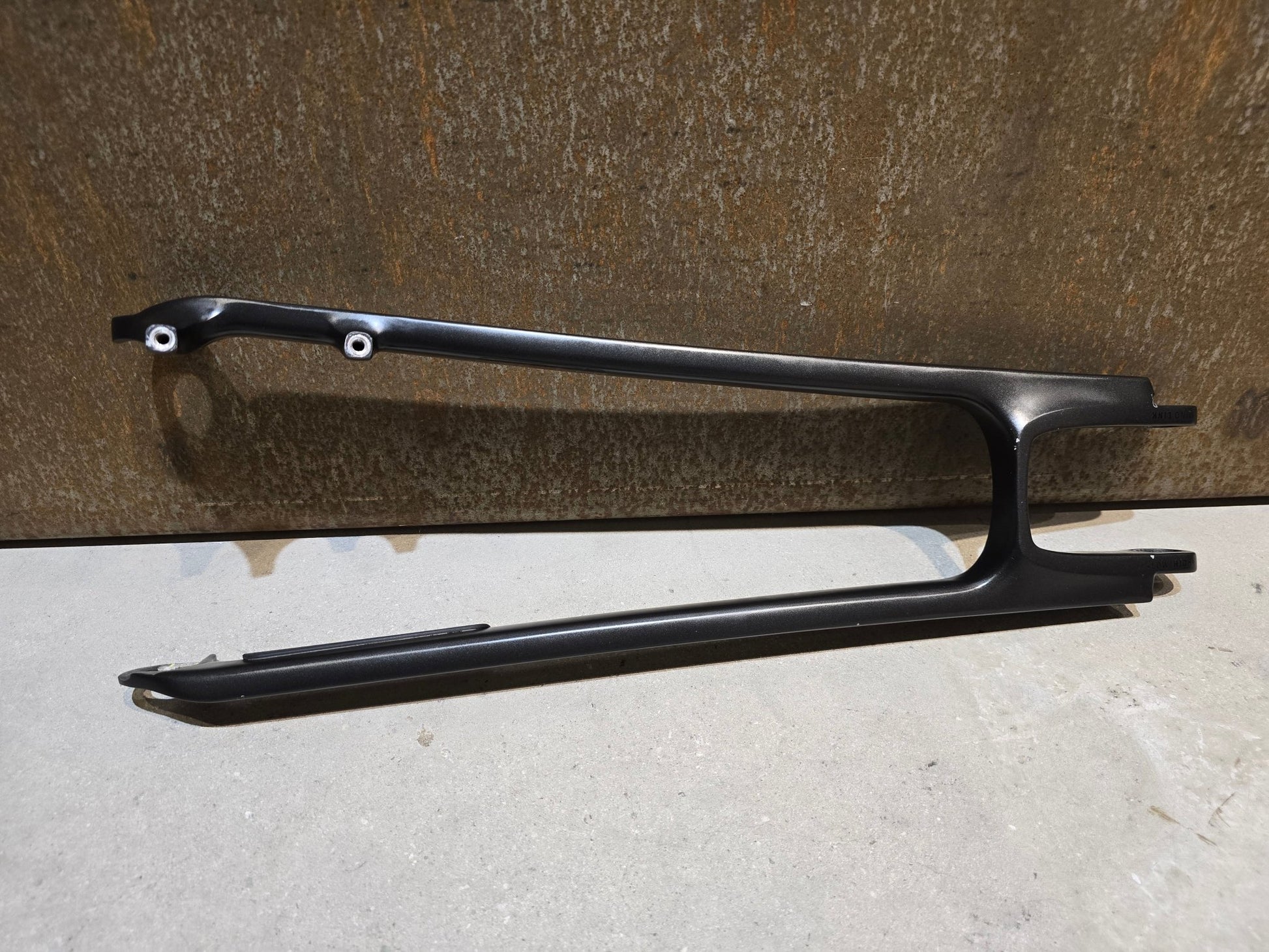 Zubehör von Trek, TREK FUEL EXE CARBON SITZSTREBE 29 HINTERBAU / 5291349 in variant_title vor USEDBIKES - OB.DE Hintergrund