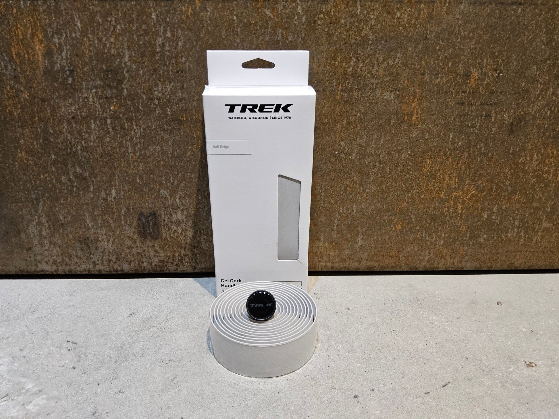 Griffe und Lenkerbänder von Trek, TREK GEL CORK LENKERBANDSET / BUFF BEIGE vor USEDBIKES - OB.DE Hintergrund