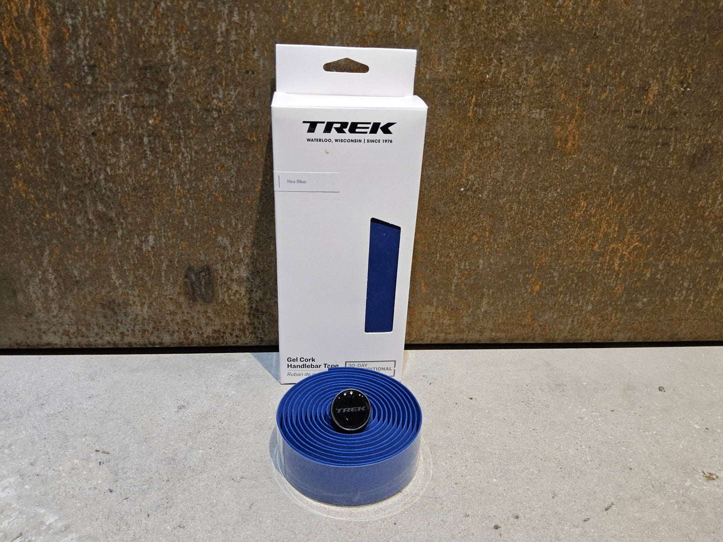Griffe und Lenkerbänder von Trek, TREK GEL CORK LENKERBANDSET / HEX BLUE vor USEDBIKES - OB.DE Hintergrund