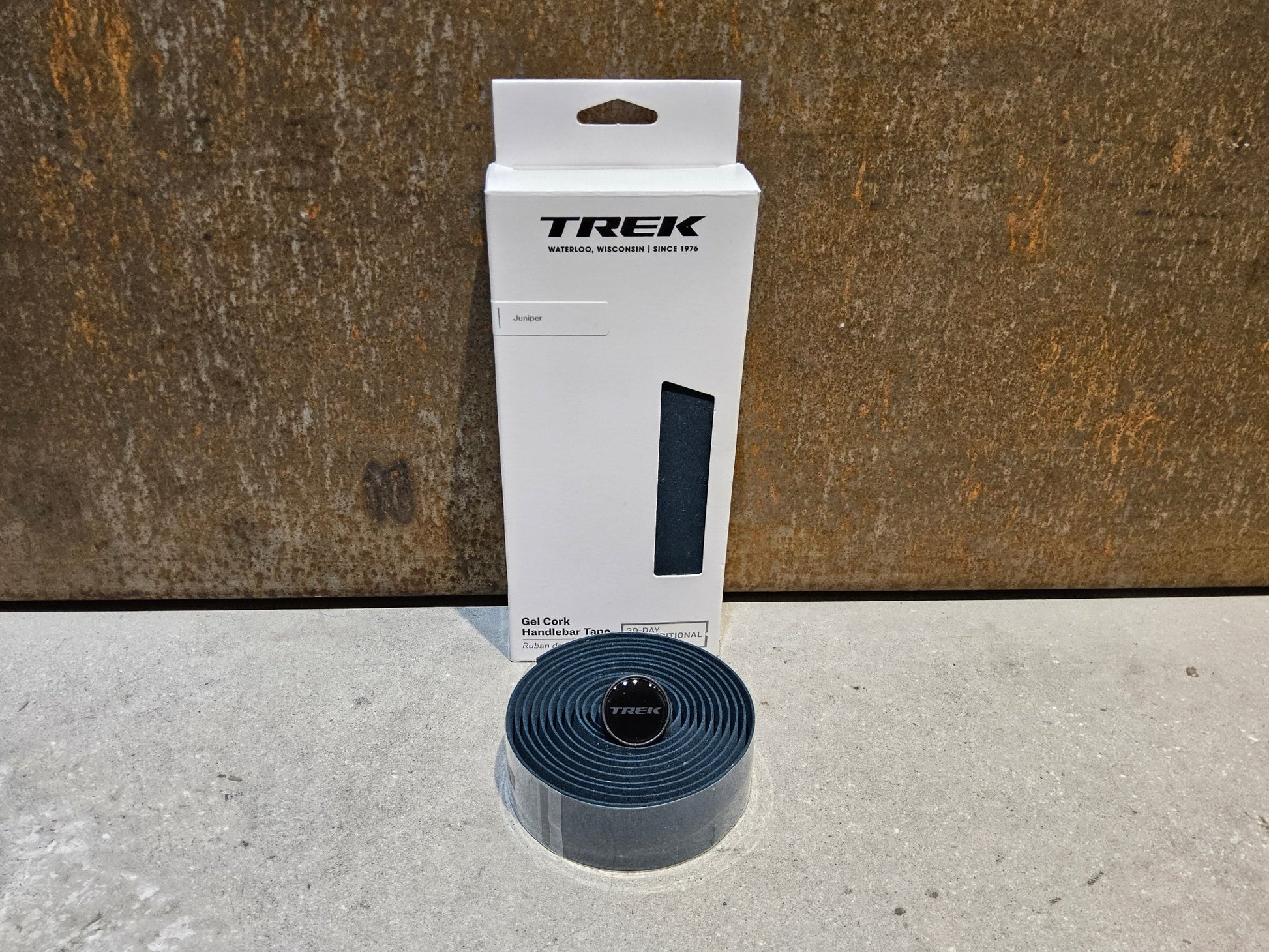 Griffe und Lenkerbänder von Trek, TREK GEL CORK LENKERBANDSET / JUNIPER vor USEDBIKES - OB.DE Hintergrund