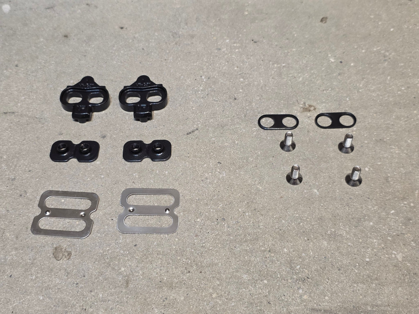 Pedale von Trek, TREK KOVEE COMP MOUNTAINBIKE / SPD KLICK PEDAL vor USEDBIKES - OB.DE Hintergrund