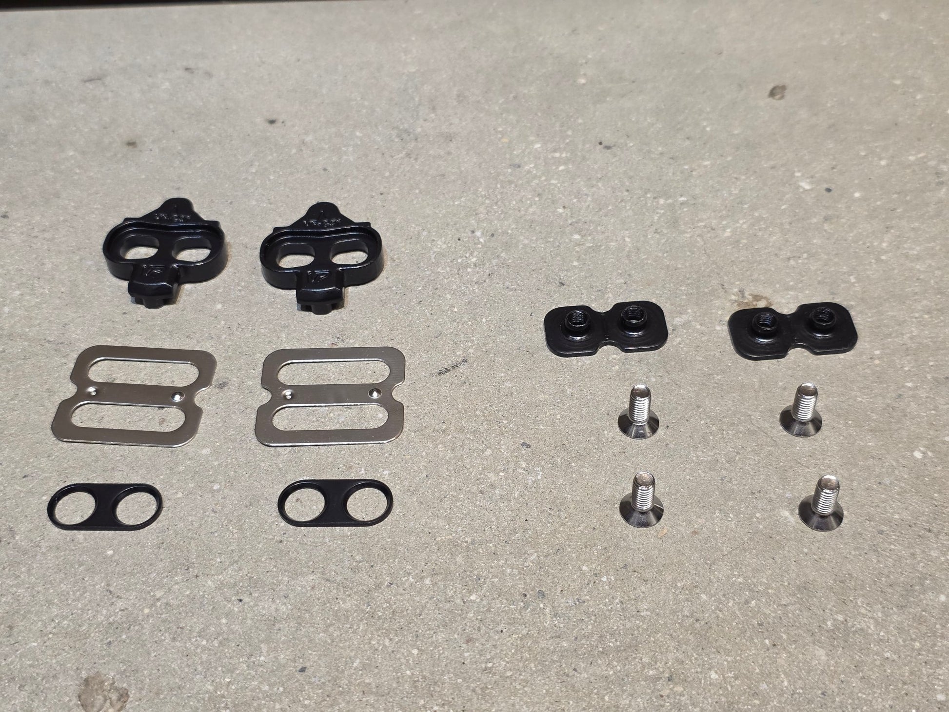 Pedale von Trek, TREK KOVEE PRO MOUNTAINBIKE / SPD KLICK PEDAL vor USEDBIKES - OB.DE Hintergrund