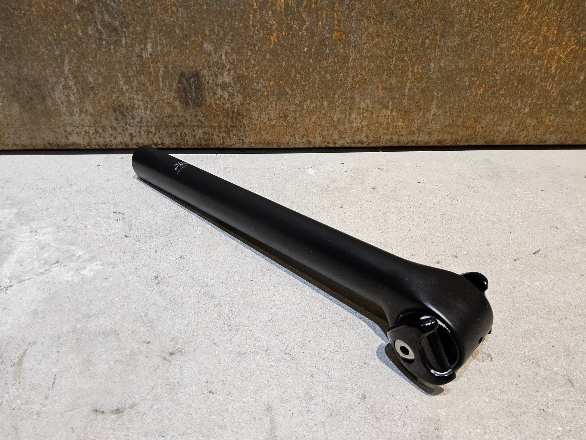 Sattelstütze von Trek, TREK KVF AERO SATTELSTÜTZE 280MM / SB 5MM vor USEDBIKES - OB.DE Hintergrund