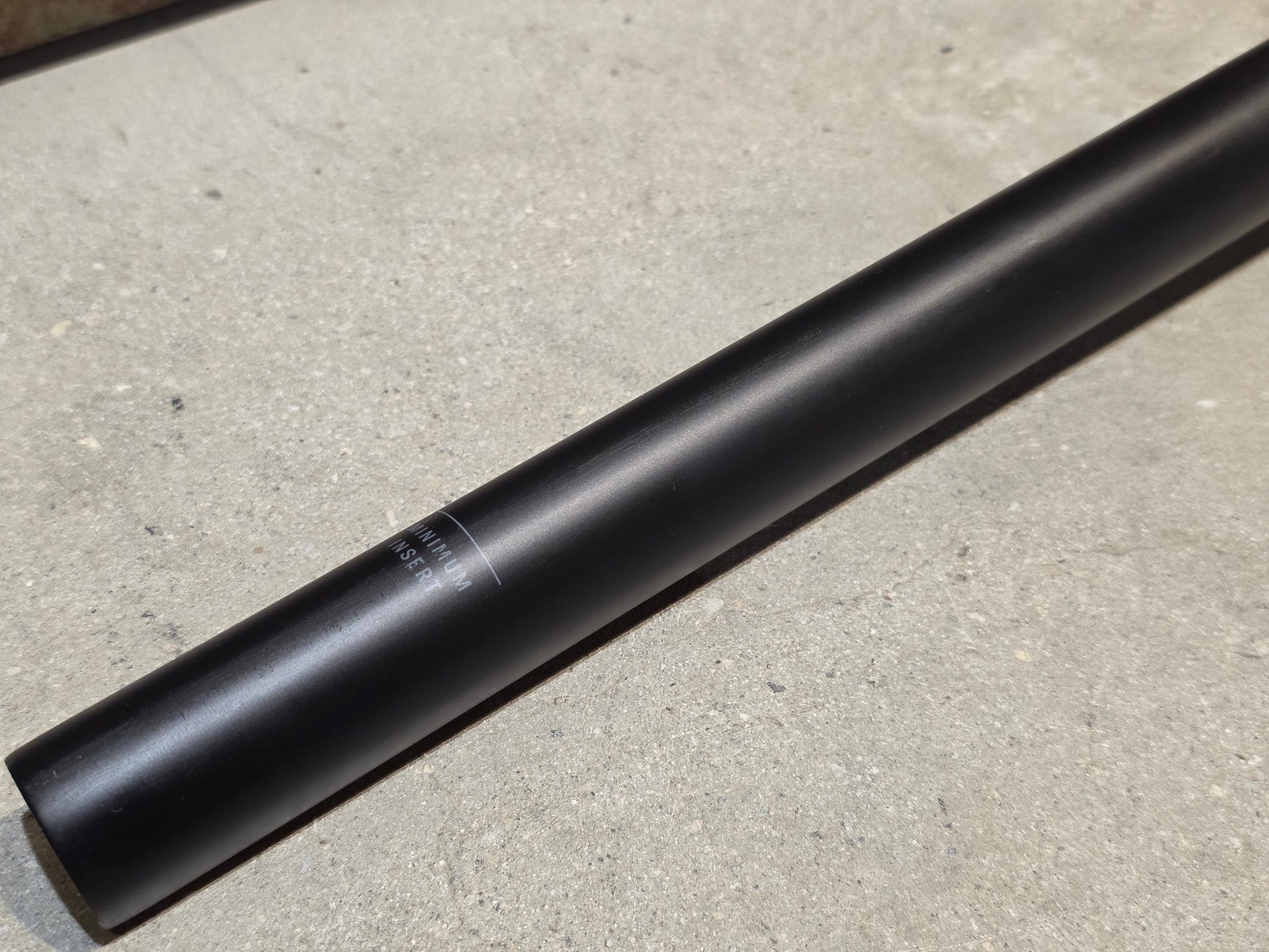 Sattelstütze von Trek, TREK KVF AERO SATTELSTÜTZE 280MM / SB 5MM vor USEDBIKES - OB.DE Hintergrund