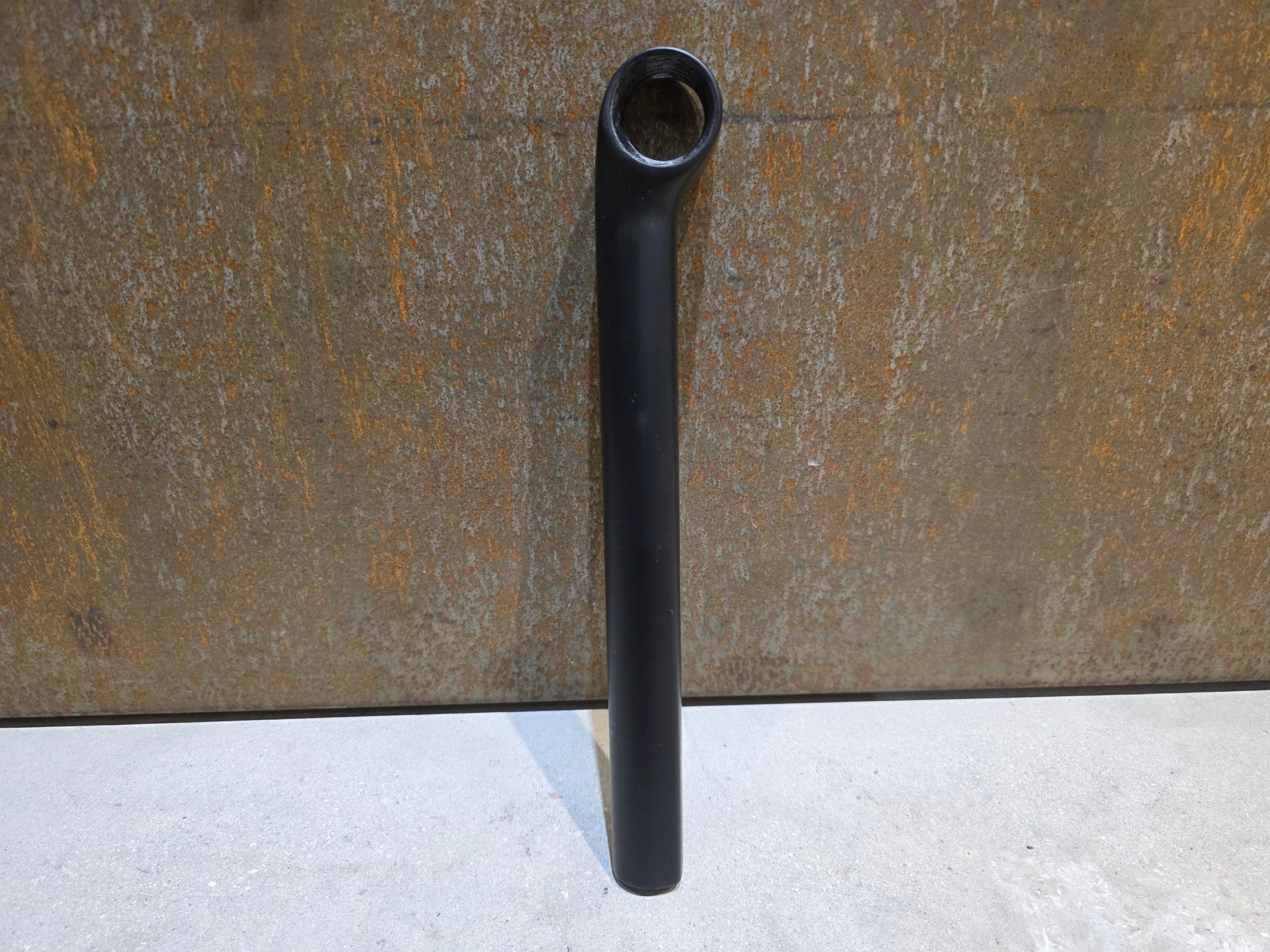 Sattelstütze von Trek, TREK KVF AERO SATTELSTÜTZE 280MM / SB 5MM vor USEDBIKES - OB.DE Hintergrund