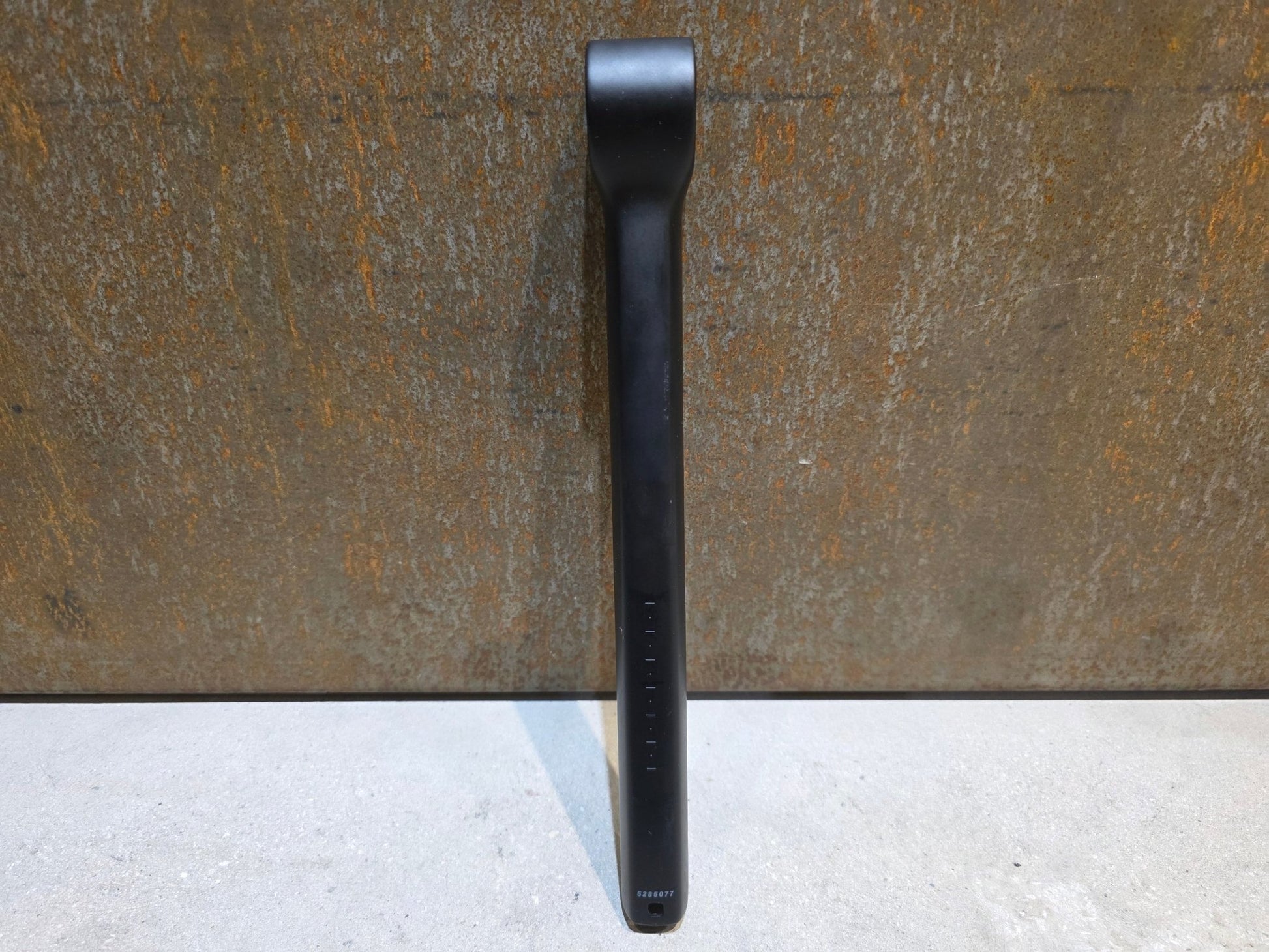 Sattelstütze von Trek, TREK KVF AERO SATTELSTÜTZE 280MM / SB 5MM vor USEDBIKES - OB.DE Hintergrund