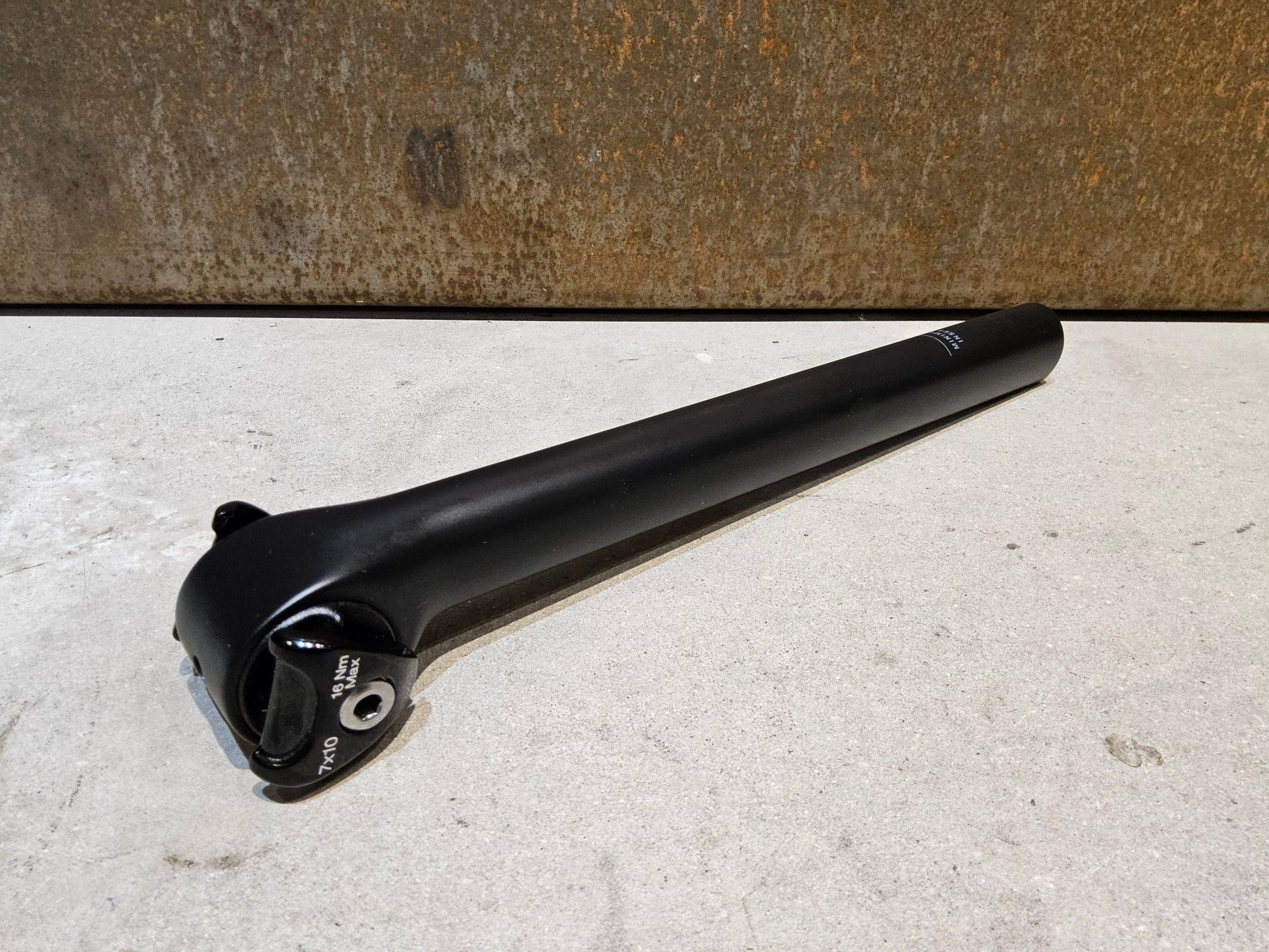Sattelstütze von Trek, TREK KVF AERO SATTELSTÜTZE 280MM / SB 5MM vor USEDBIKES - OB.DE Hintergrund