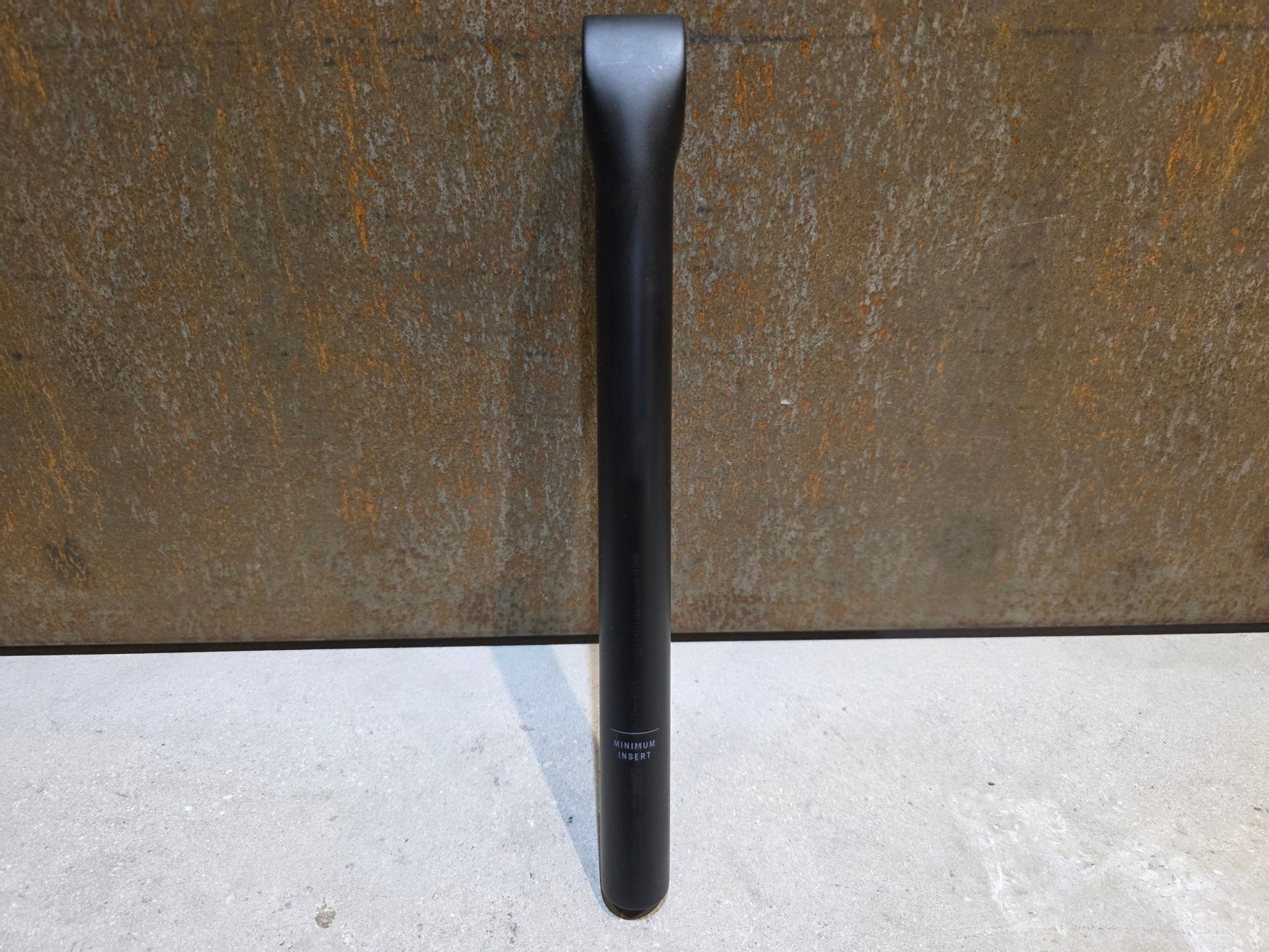 Sattelstütze von Trek, TREK KVF AERO SATTELSTÜTZE 280MM / SB 5MM vor USEDBIKES - OB.DE Hintergrund