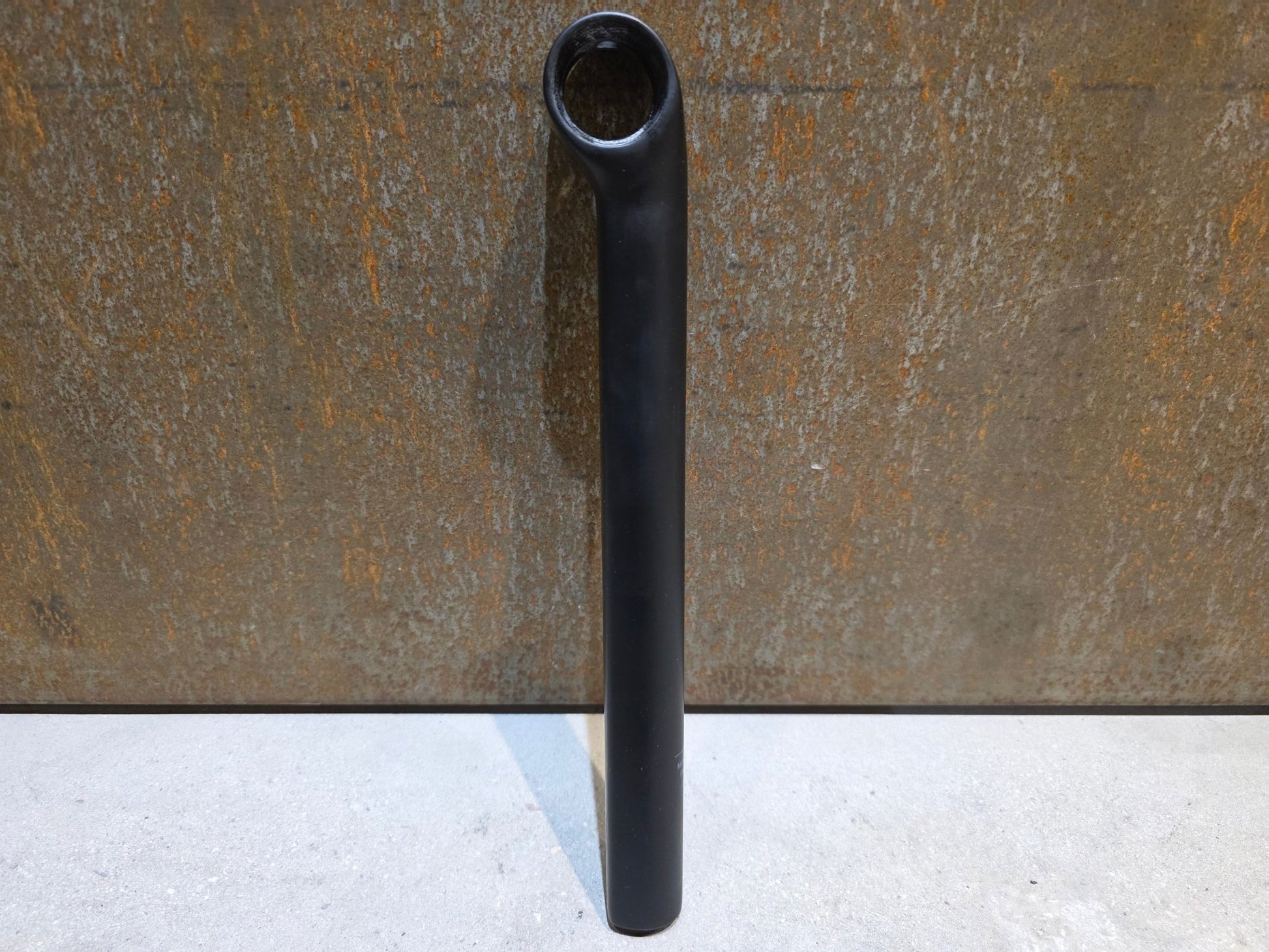 Sattelstütze von Trek, TREK KVF AERO SATTELSTÜTZE 280MM / SB 5MM vor USEDBIKES - OB.DE Hintergrund