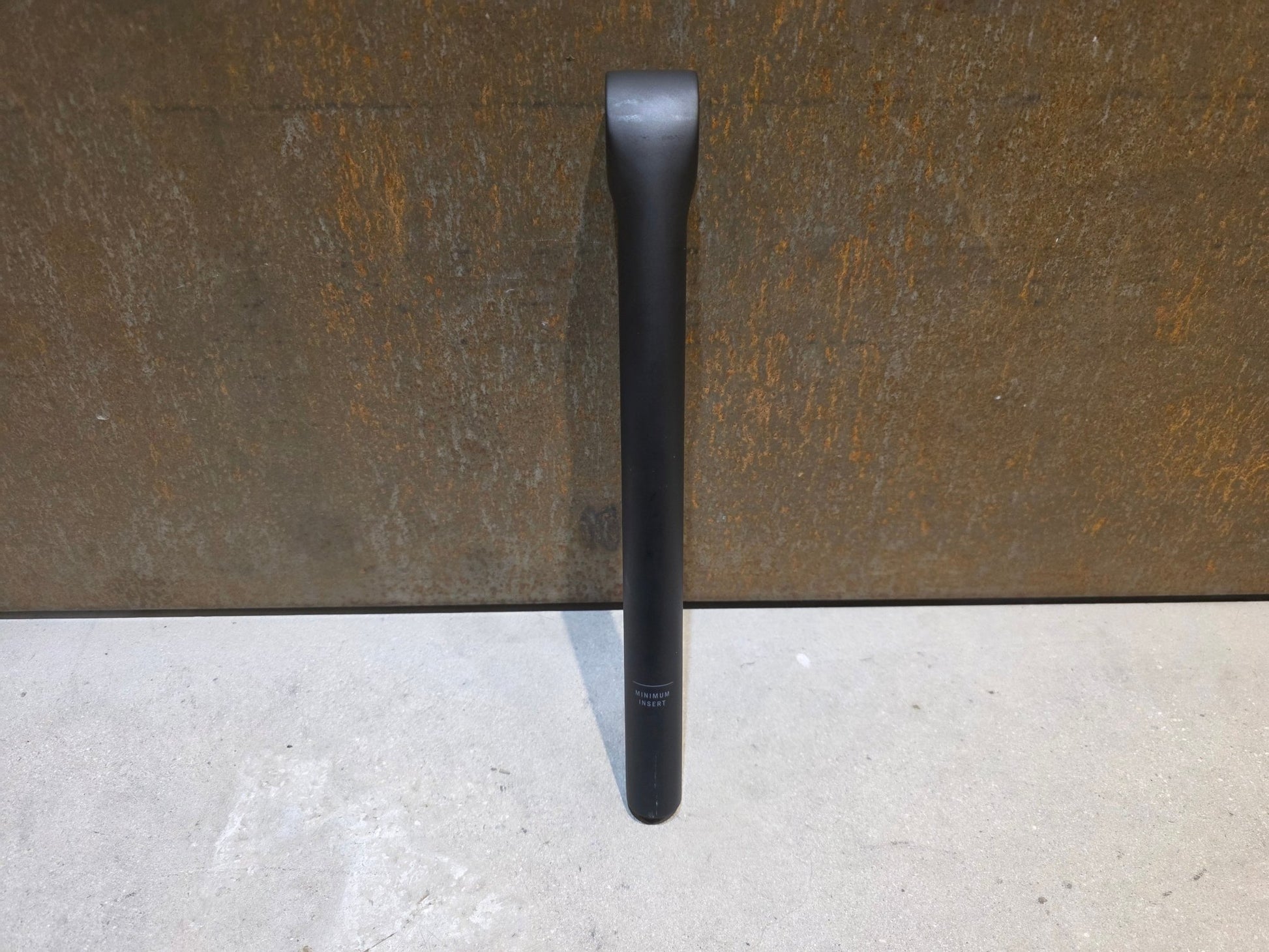 Sattelstütze von Trek, TREK KVF AERO SATTELSTÜTZE 280MM / W5285075 / SB 5MM vor USEDBIKES - OB.DE Hintergrund