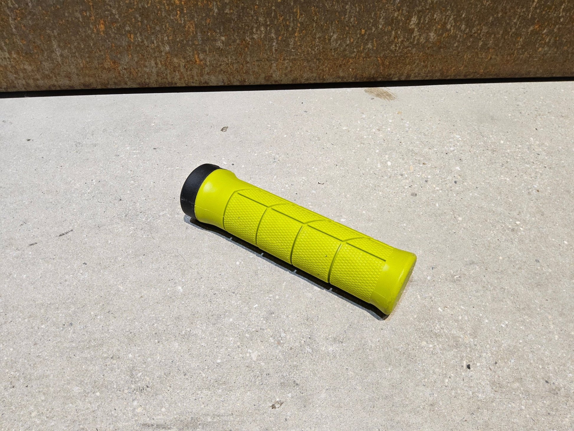 Griffe und Lenkerbänder von Trek, TREK LINE COMP MOUNTAINBIKE GRIFFE / POWER SURGE vor USEDBIKES - OB.DE Hintergrund