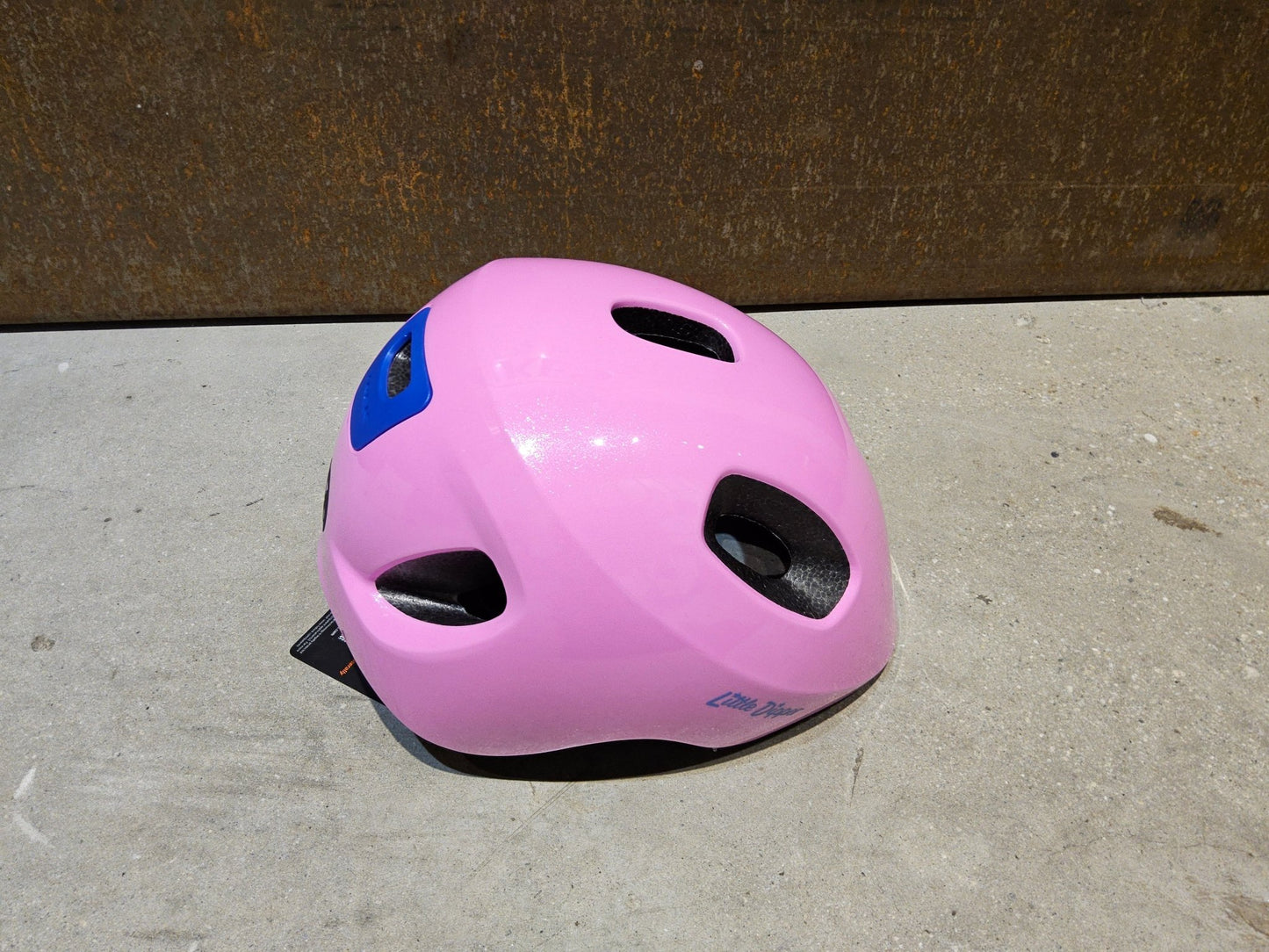 Helme von Trek, TREK LITTLE DIPPER KINDER FAHRRADHELM / PINK FROSTING vor USEDBIKES - OB.DE Hintergrund