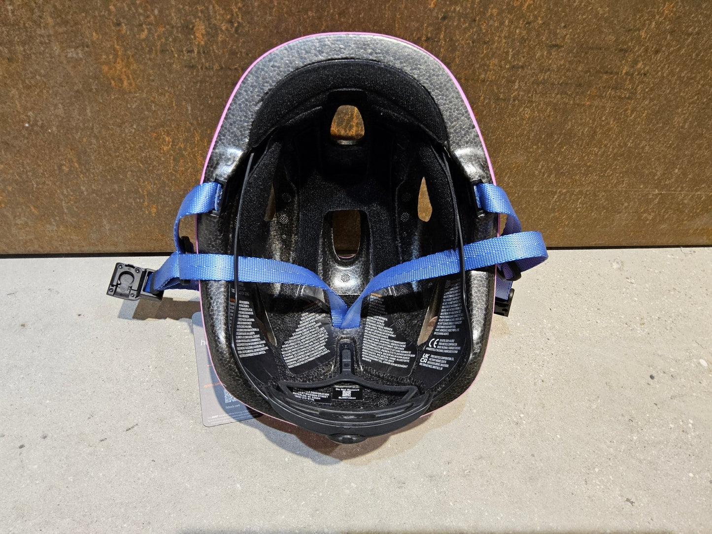 Helme von Trek, TREK LITTLE DIPPER KINDER FAHRRADHELM / PINK FROSTING vor USEDBIKES - OB.DE Hintergrund
