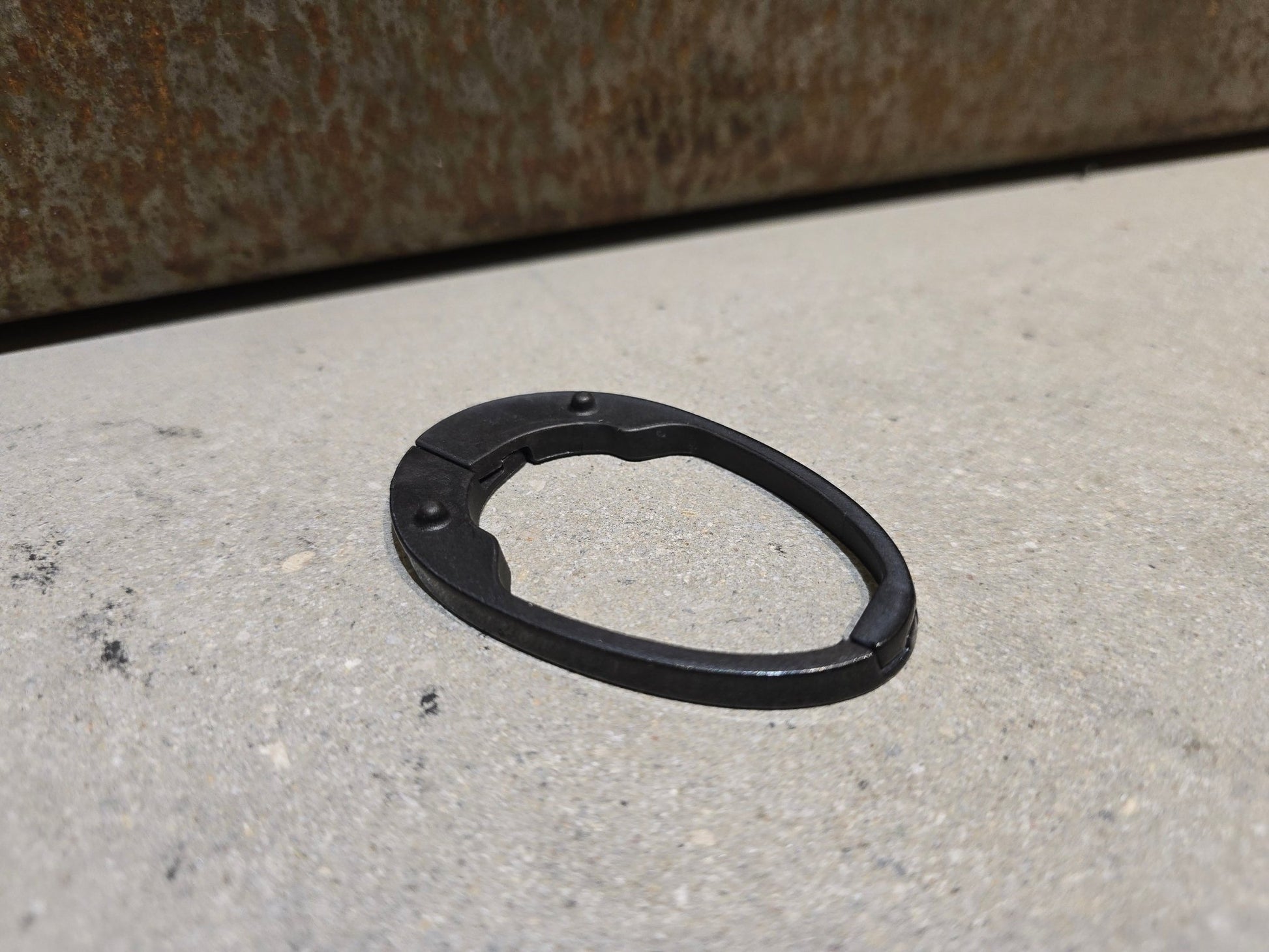 Zubehör von Trek, TREK MADONE 9 - SERIES HEADSET CABEL ROUTING SPACER in variant_title vor USEDBIKES - OB.DE Hintergrund