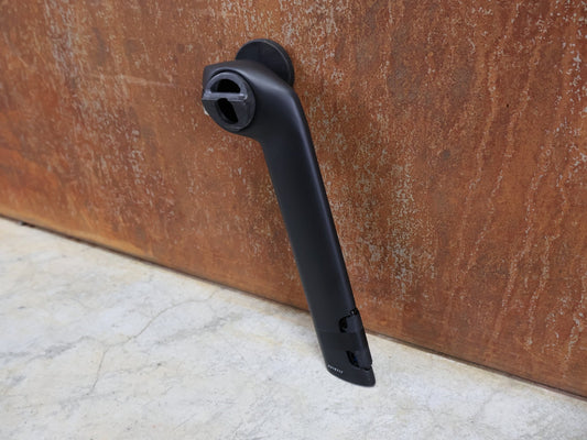 Sattelstütze von Trek, TREK – MADONE GEN 8 SATTELSTÜTZE / 190 MM / 20 MM SETBACK / ORIGINAL - ERSATZTEIL W5316717 vor USEDBIKES - OB.DE Hintergrund