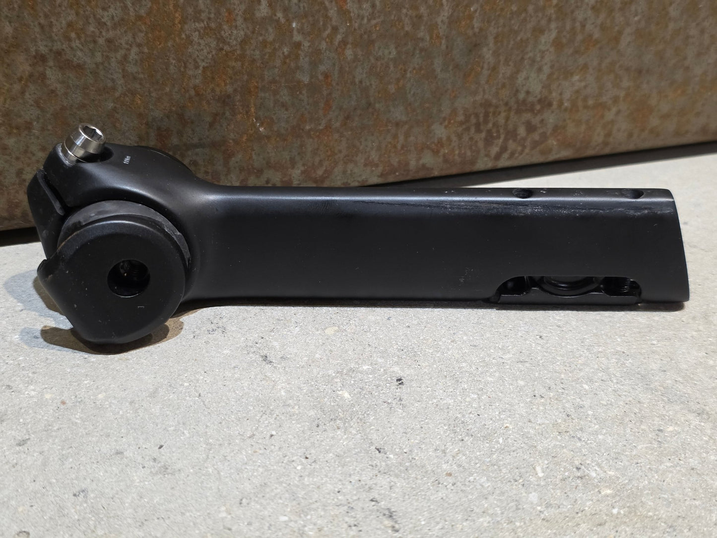 Sattelstütze von Bontrager, TREK MADONE GEN 8 SATTELSTÜTZE / CARBON SMOKE / 150MM / SB 0MM vor USEDBIKES - OB.DE Hintergrund