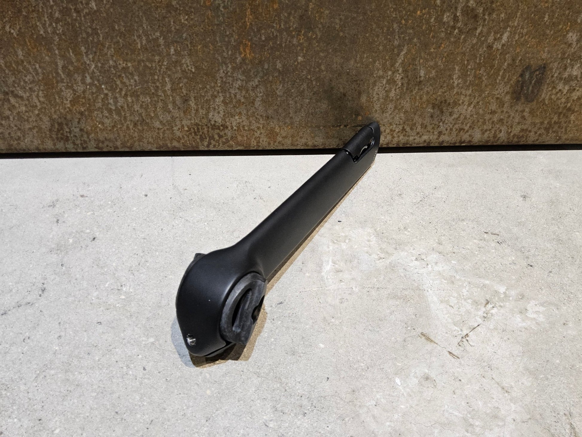 Sattelstütze von Bontrager, TREK MADONE GEN 8 SATTELSTÜTZE / CARBON SMOKE / 190MM / SB 0MM vor USEDBIKES - OB.DE Hintergrund