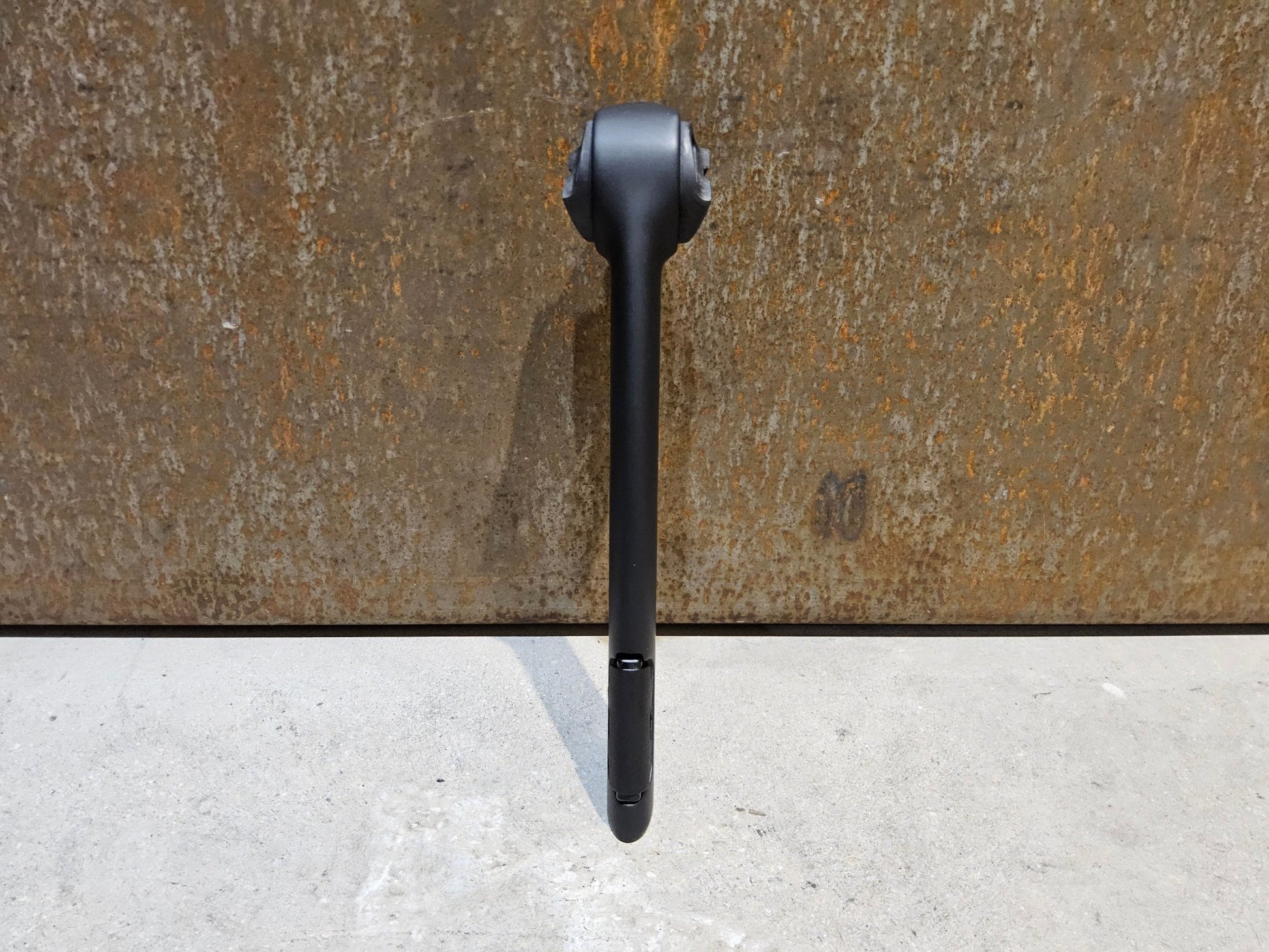 Sattelstütze von Bontrager, TREK MADONE GEN 8 SATTELSTÜTZE / CARBON SMOKE / 190MM / SB 0MM vor USEDBIKES - OB.DE Hintergrund