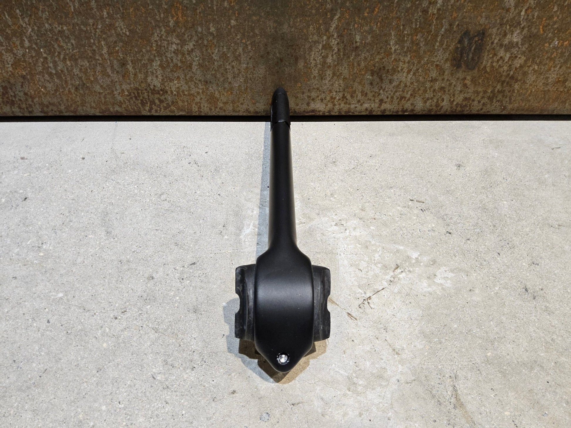 Sattelstütze von Bontrager, TREK MADONE GEN 8 SATTELSTÜTZE / CARBON SMOKE / 190MM / SB 0MM vor USEDBIKES - OB.DE Hintergrund