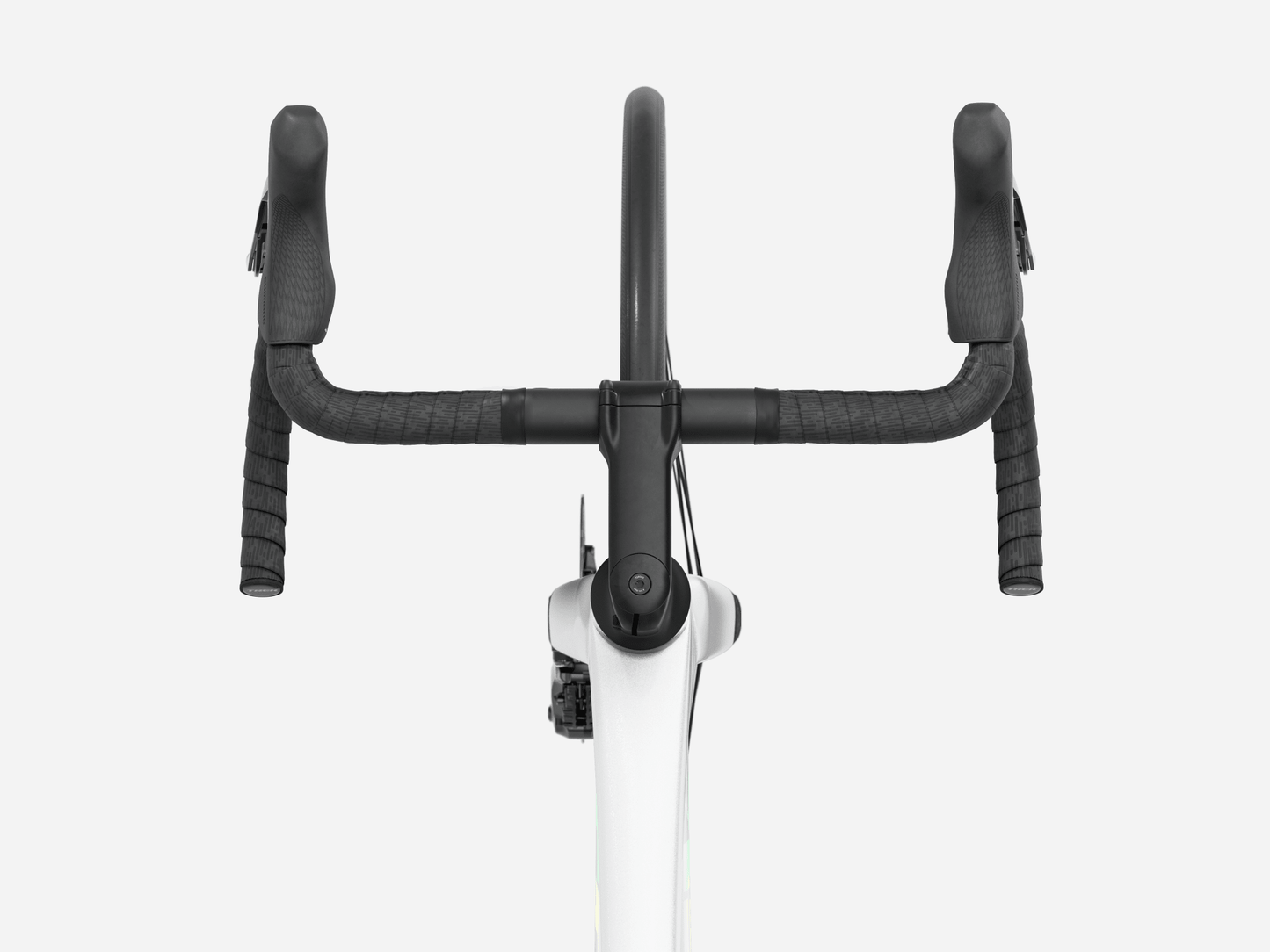 Rennrad von Trek, TREK MADONE SL 5 GEN 8 / GLOSS CRYSTAL WHITE / MATTE DEEP SMOKE / S vor USEDBIKES - OB.DE Hintergrund