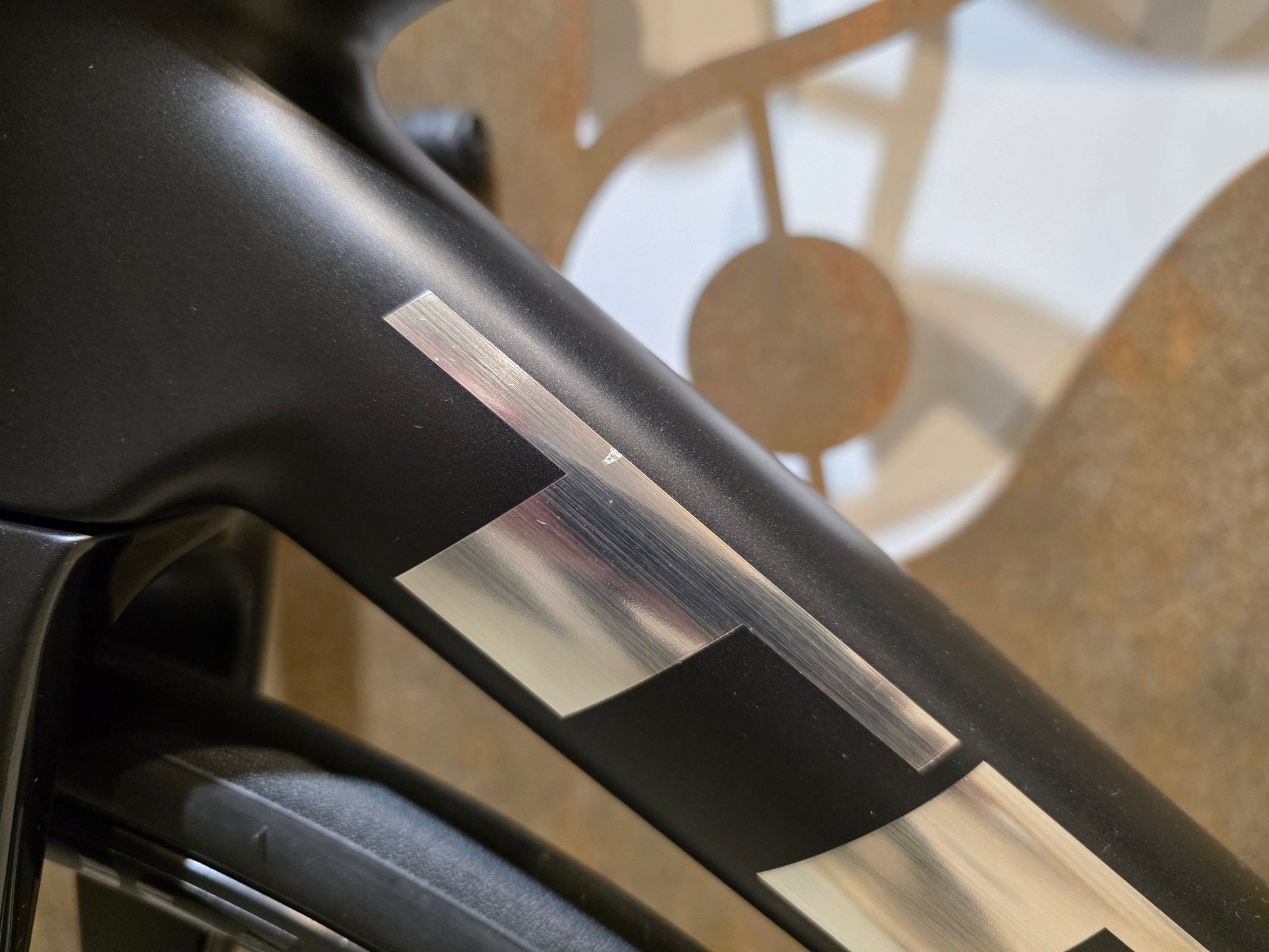 Rennrad von Trek, TREK MADONE SL 5/6 GEN 8 / CUSTOMBUILD / MATTE DARK WEB / S vor USEDBIKES - OB.DE Hintergrund