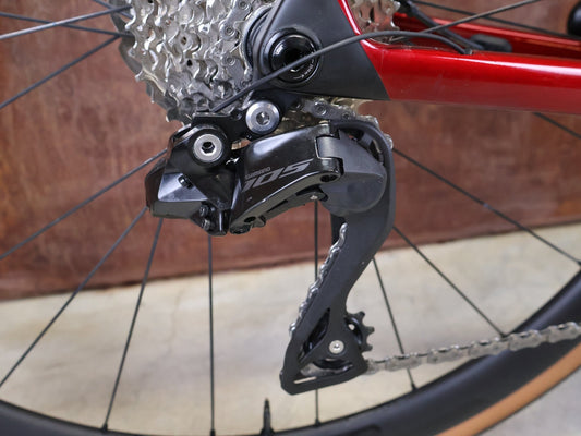 Rennrad von Trek, TREK MADONE SL 6 GEN 8 / CRIMSON / XL vor USEDBIKES - OB.DE Hintergrund