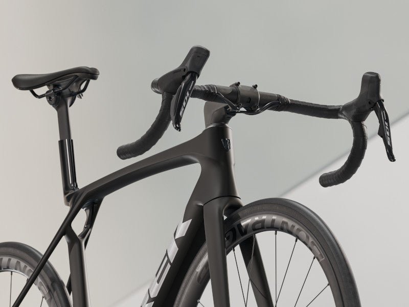Rennrad von Trek, TREK MADONE SL 6 GEN 8 / MATTE DARK WEB / XL vor USEDBIKES - OB.DE Hintergrund