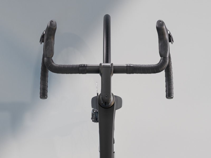 Rennrad von Trek, TREK MADONE SL 6 GEN 8 / MATTE DARK WEB / XL vor USEDBIKES - OB.DE Hintergrund