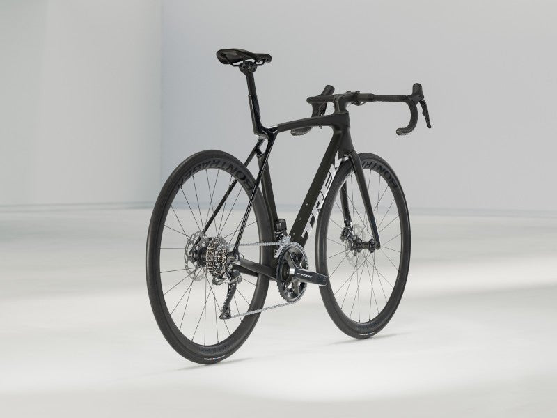 Rennrad von Trek, TREK MADONE SL 6 GEN 8 / MATTE DARK WEB / XL vor USEDBIKES - OB.DE Hintergrund