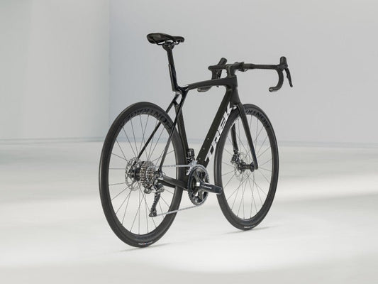 Rennrad von Trek, TREK MADONE SL 6 GEN 8 / MATTE DARK WEB / XL vor USEDBIKES - OB.DE Hintergrund