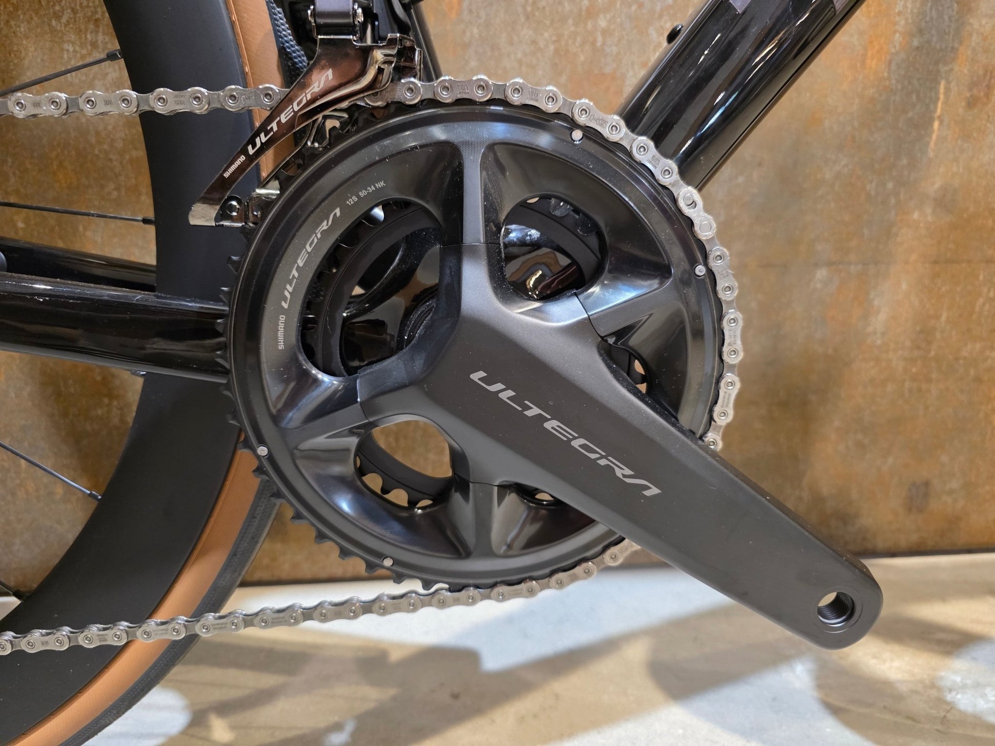 Rennrad von Trek, TREK MADONE SL 7 GEN 8 / GLOSS DARK STAR / M/L vor USEDBIKES - OB.DE Hintergrund